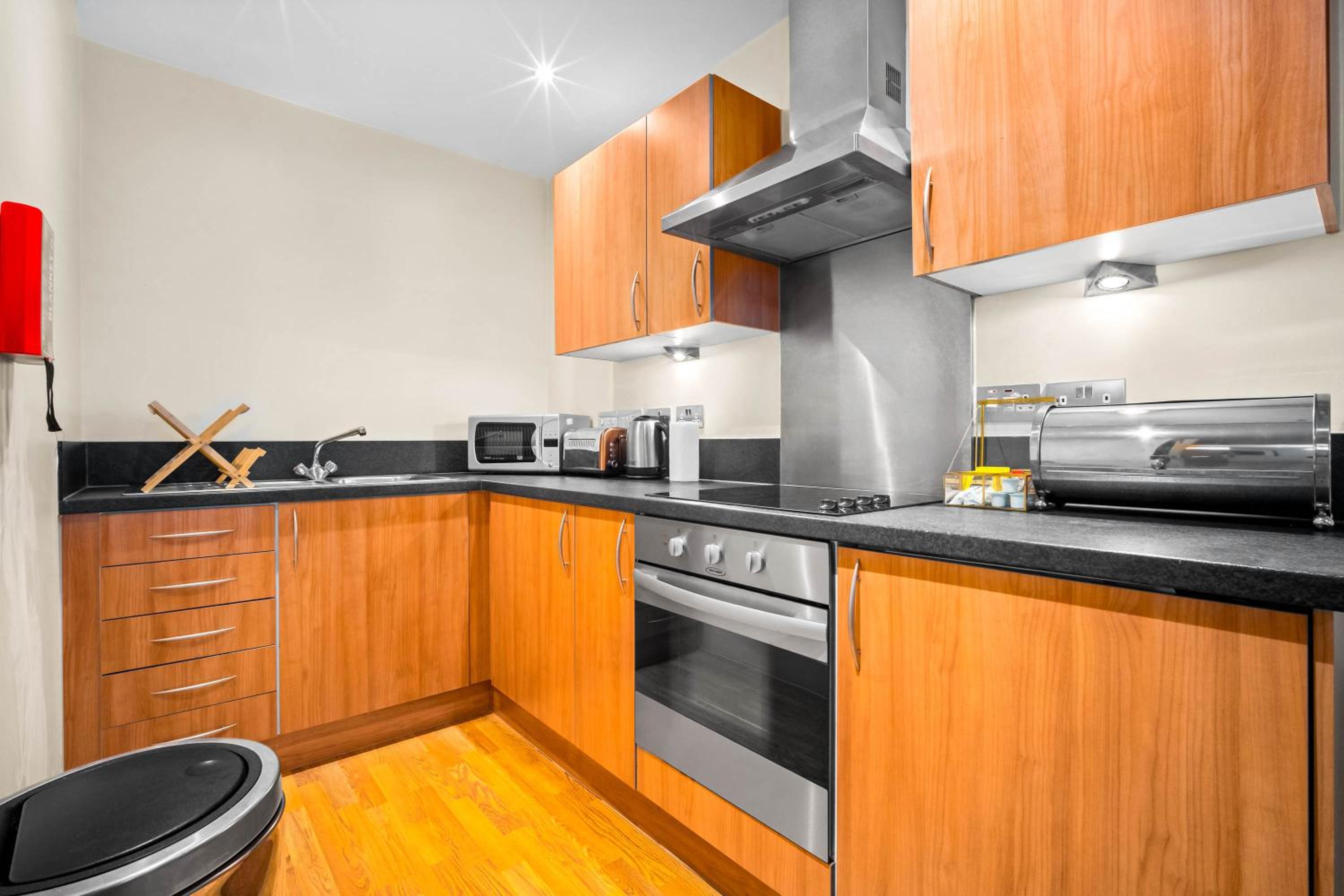 City Centre - Chinatown - Apartment - Balcony - Secure Parking - Fast WIFI - 39A view 5
