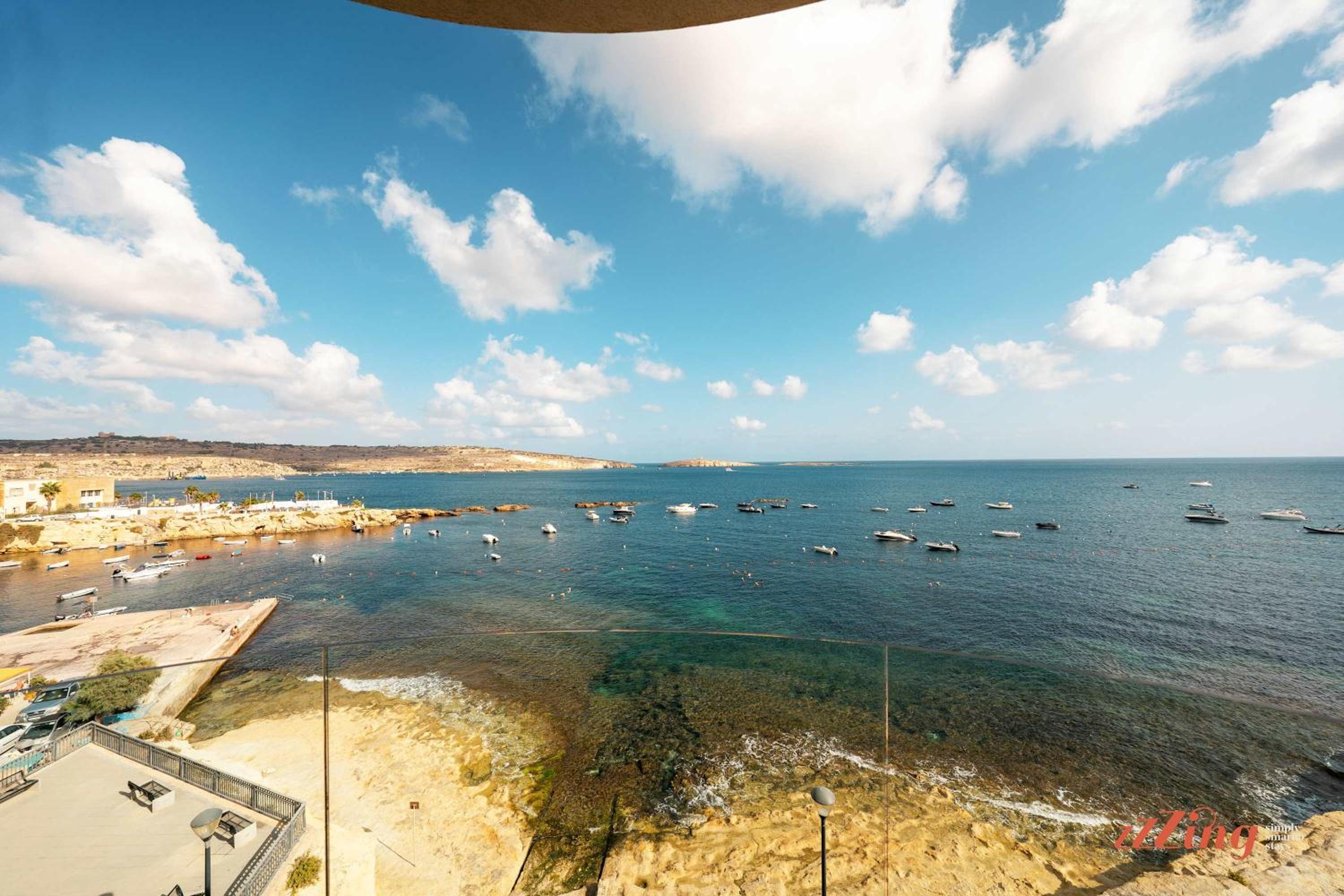 Sunny Seaside Holiday Home photo 4