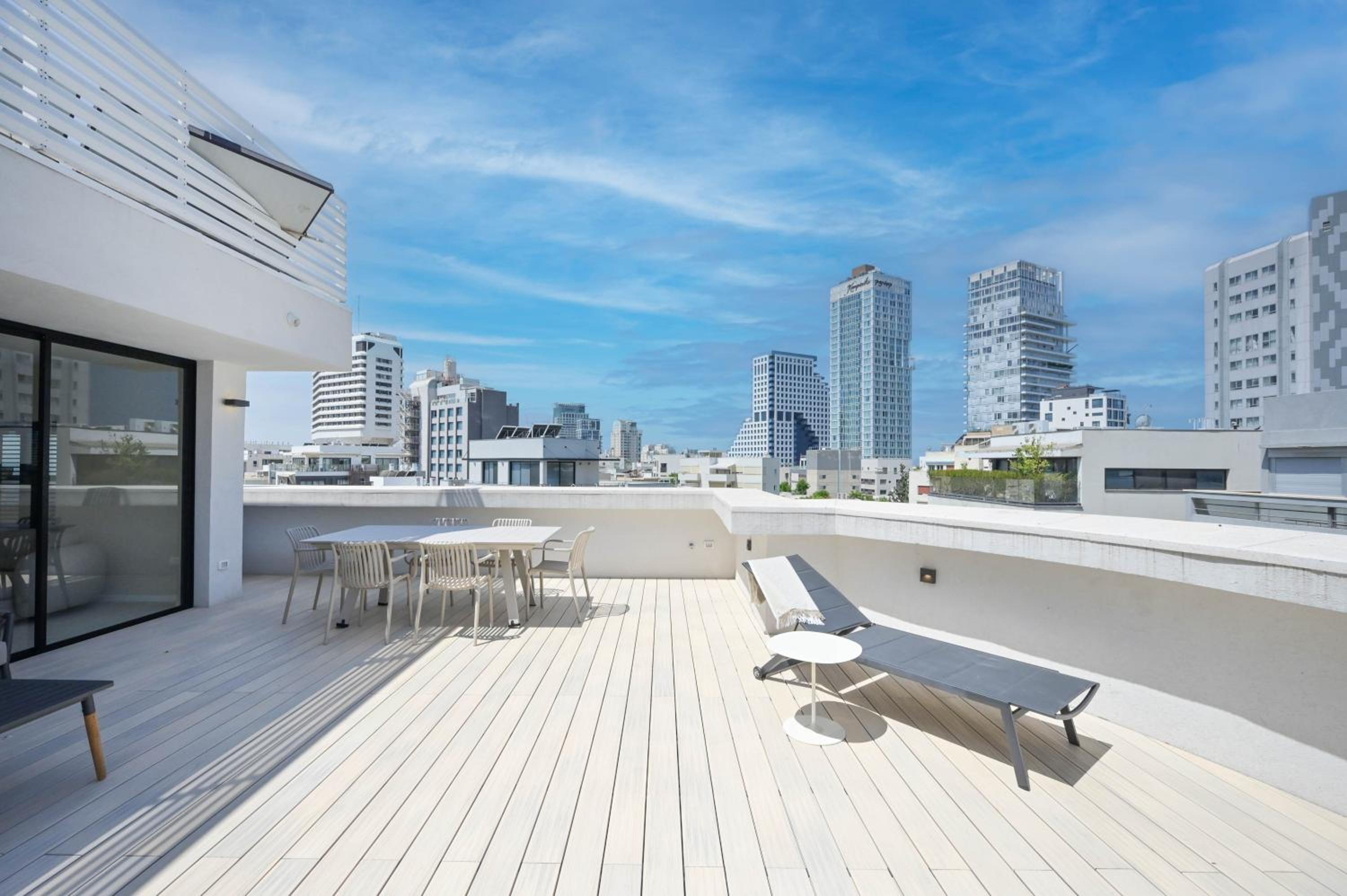 Spacious 4BR near the beach w Jacuzzi by HolyGuest view 4