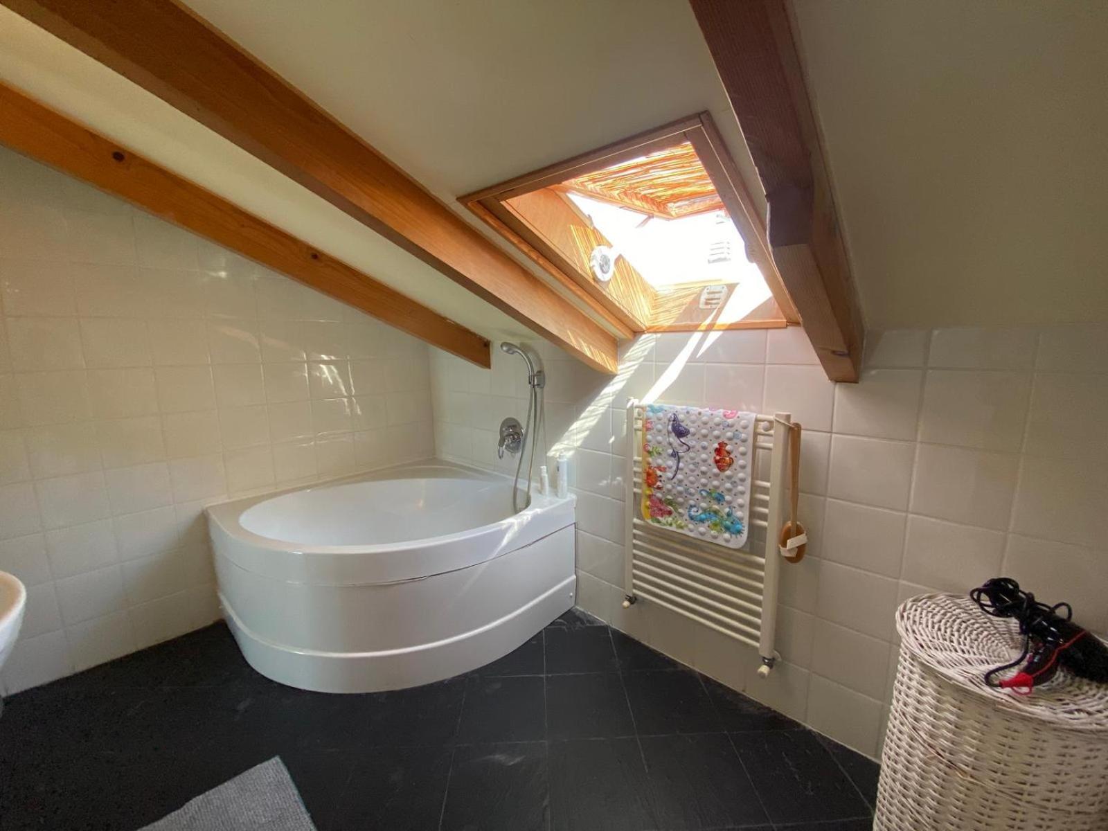 Blue Sky en Imperia — bathroom