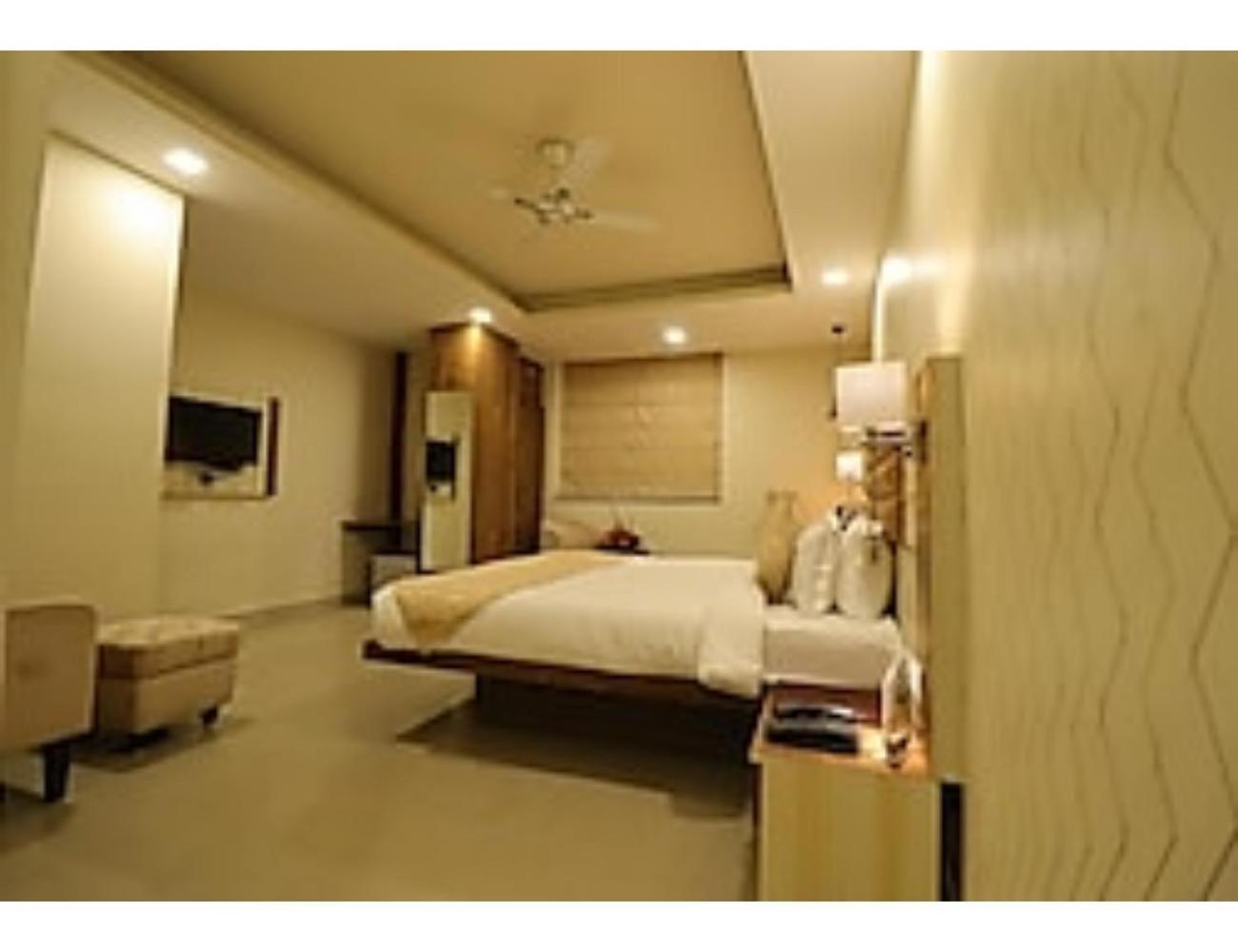 The Retreat Continental, Ranchi view 3
