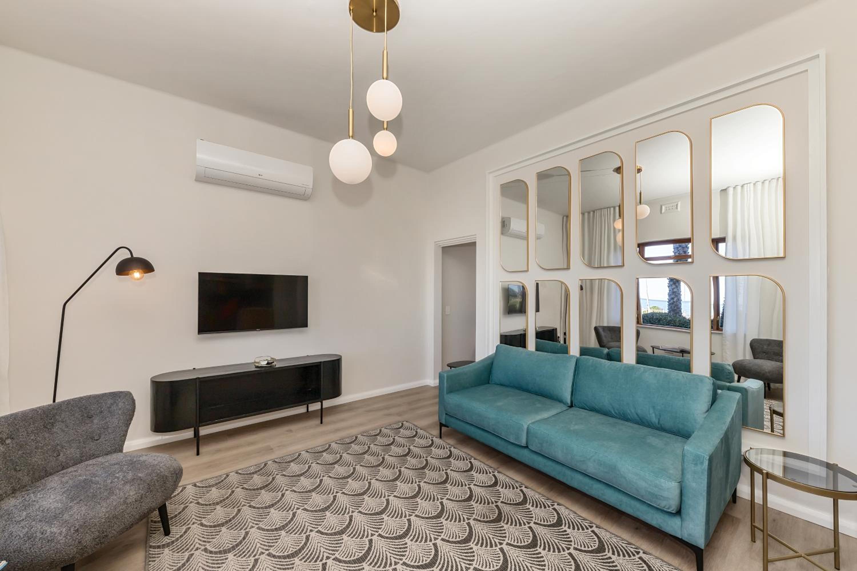 On the Beach in Camps Bay - fully equipped 2 bedroom apartment view 4