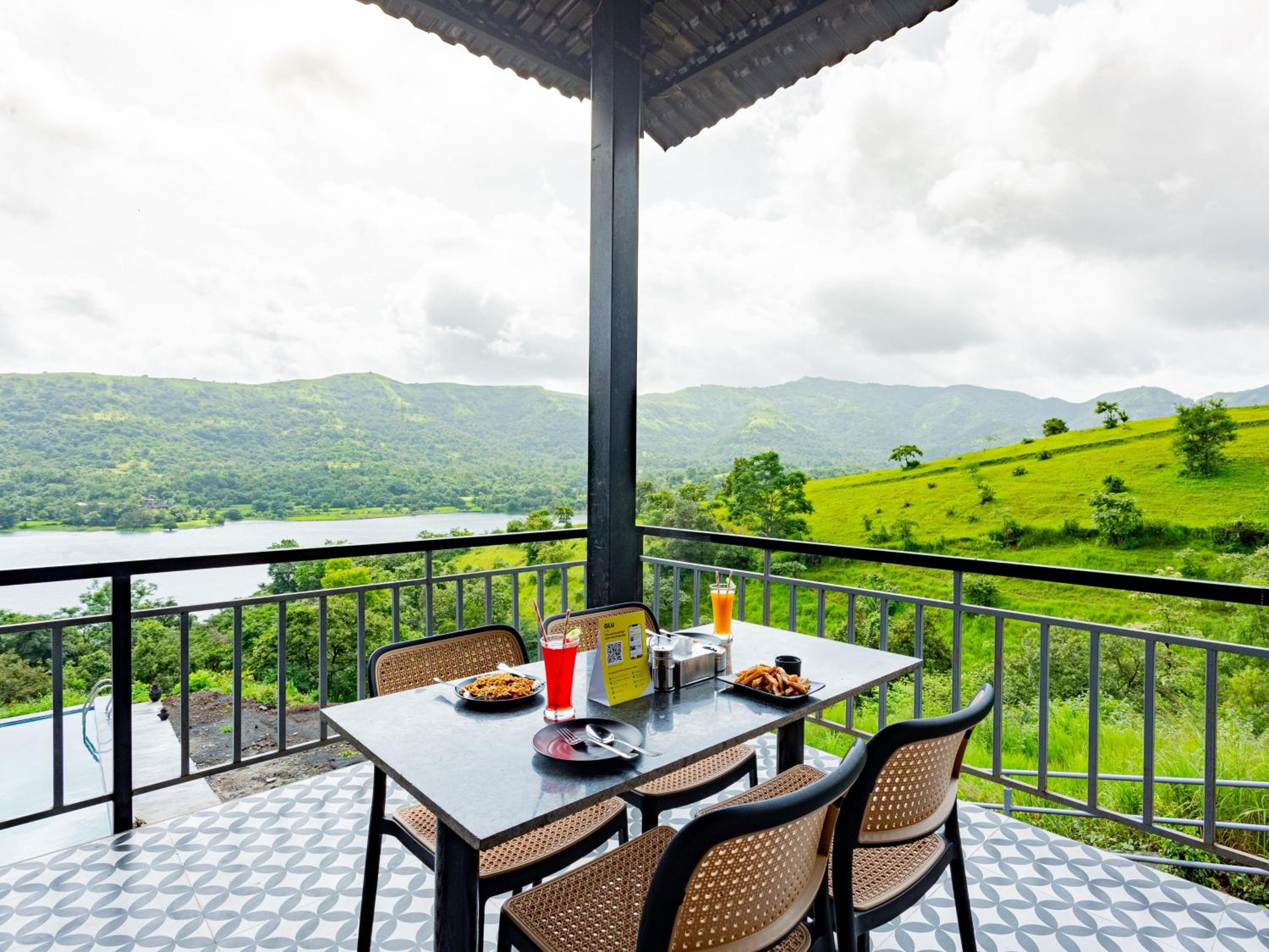 The Hosteller Panshet