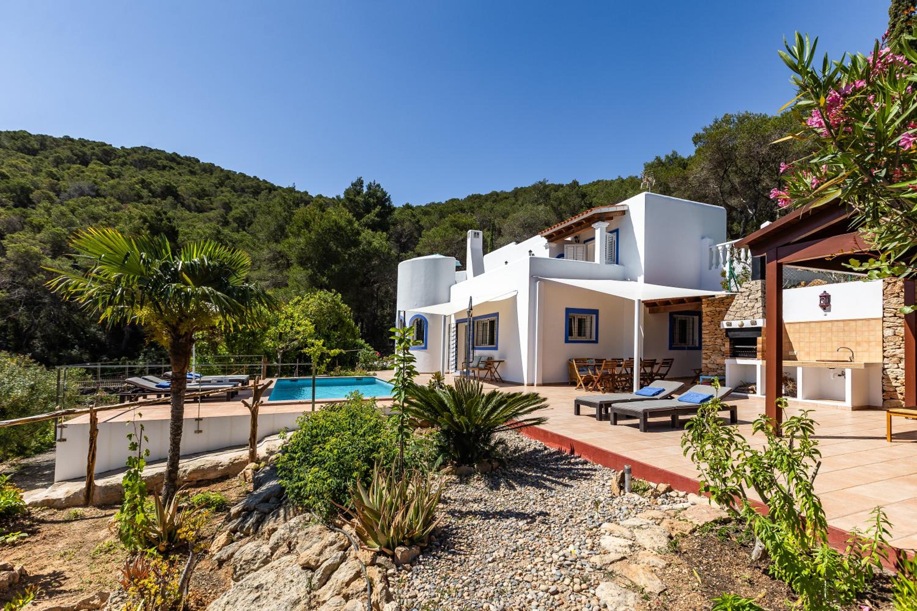 Charming villa with pool, Can Toni Mateu. photo 3