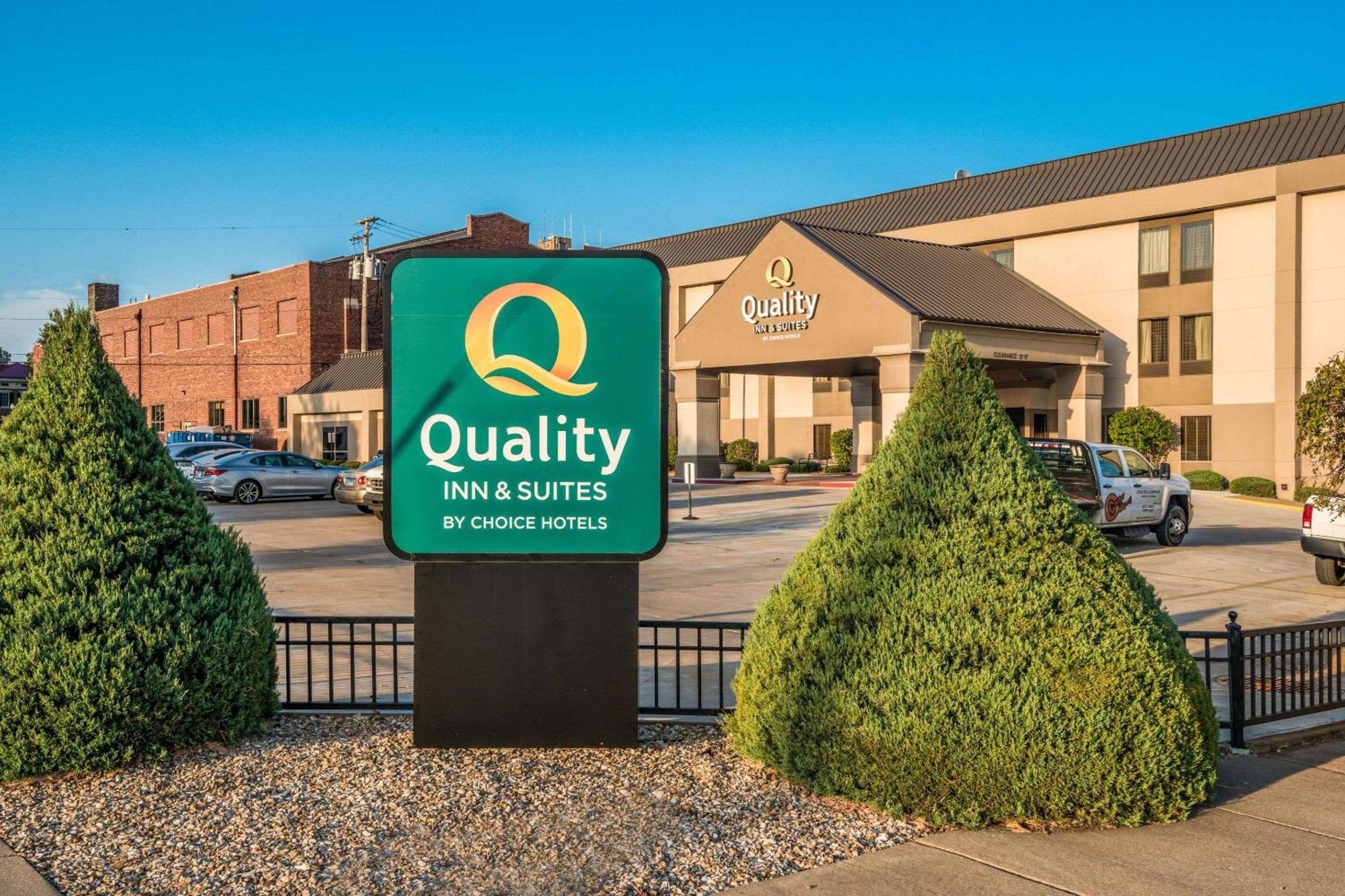 Hannibal Vacations - Quality Inn  Suites Quincy - Downtown - Property Image 4