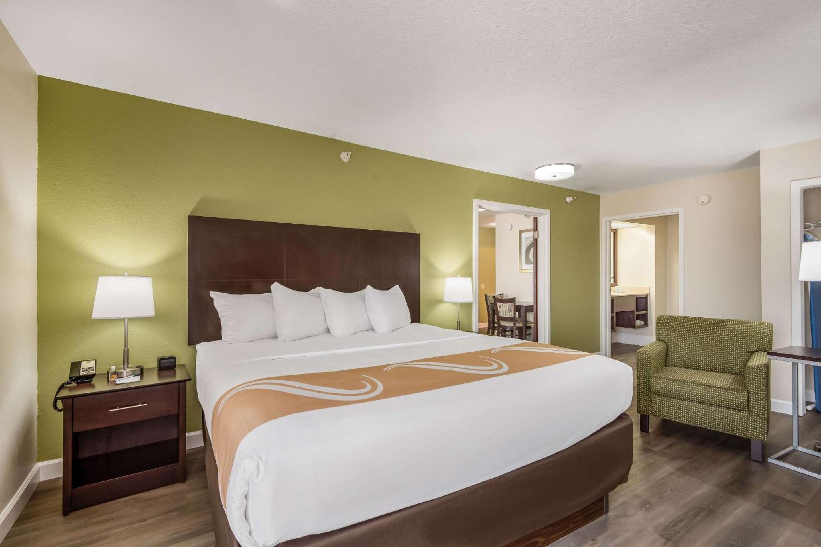 Quincy Vacations - Quality Inn  Suites Quincy - Downtown - Property Image 10