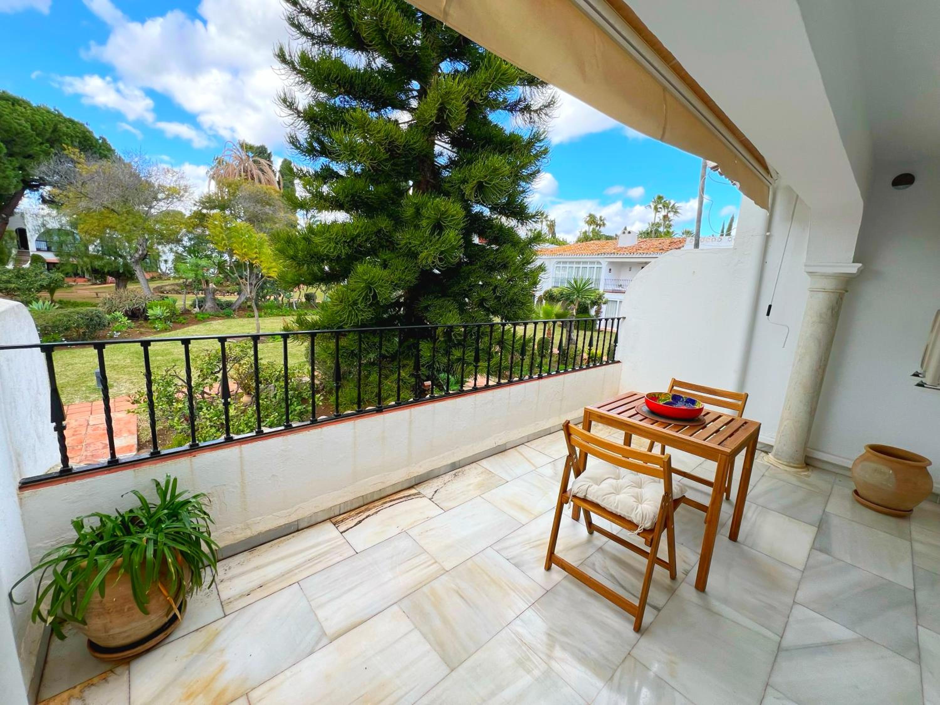 Patio Alcornocal by Residea