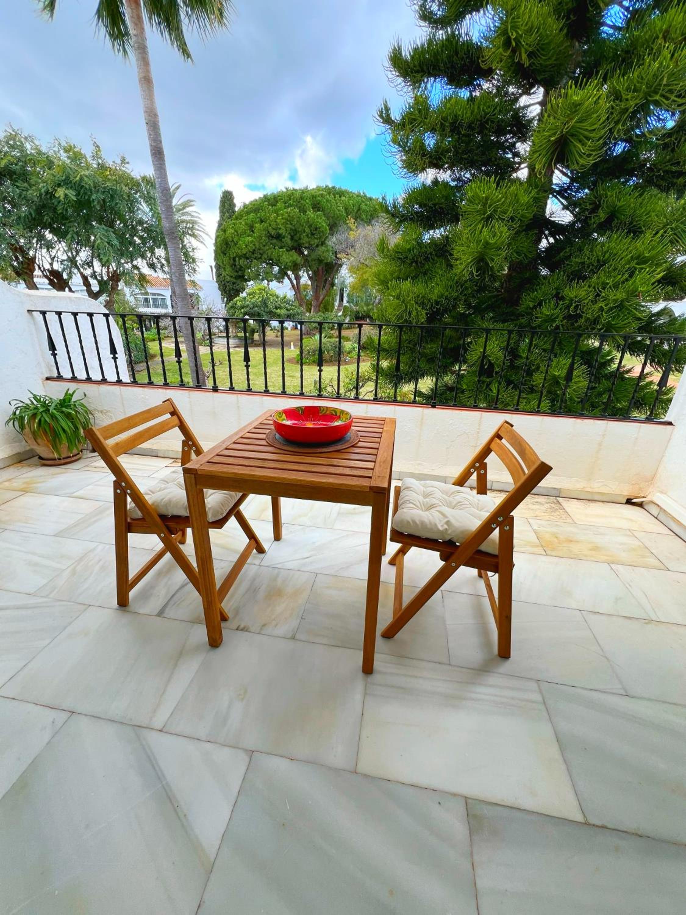 Patio Alcornocal by Residea
