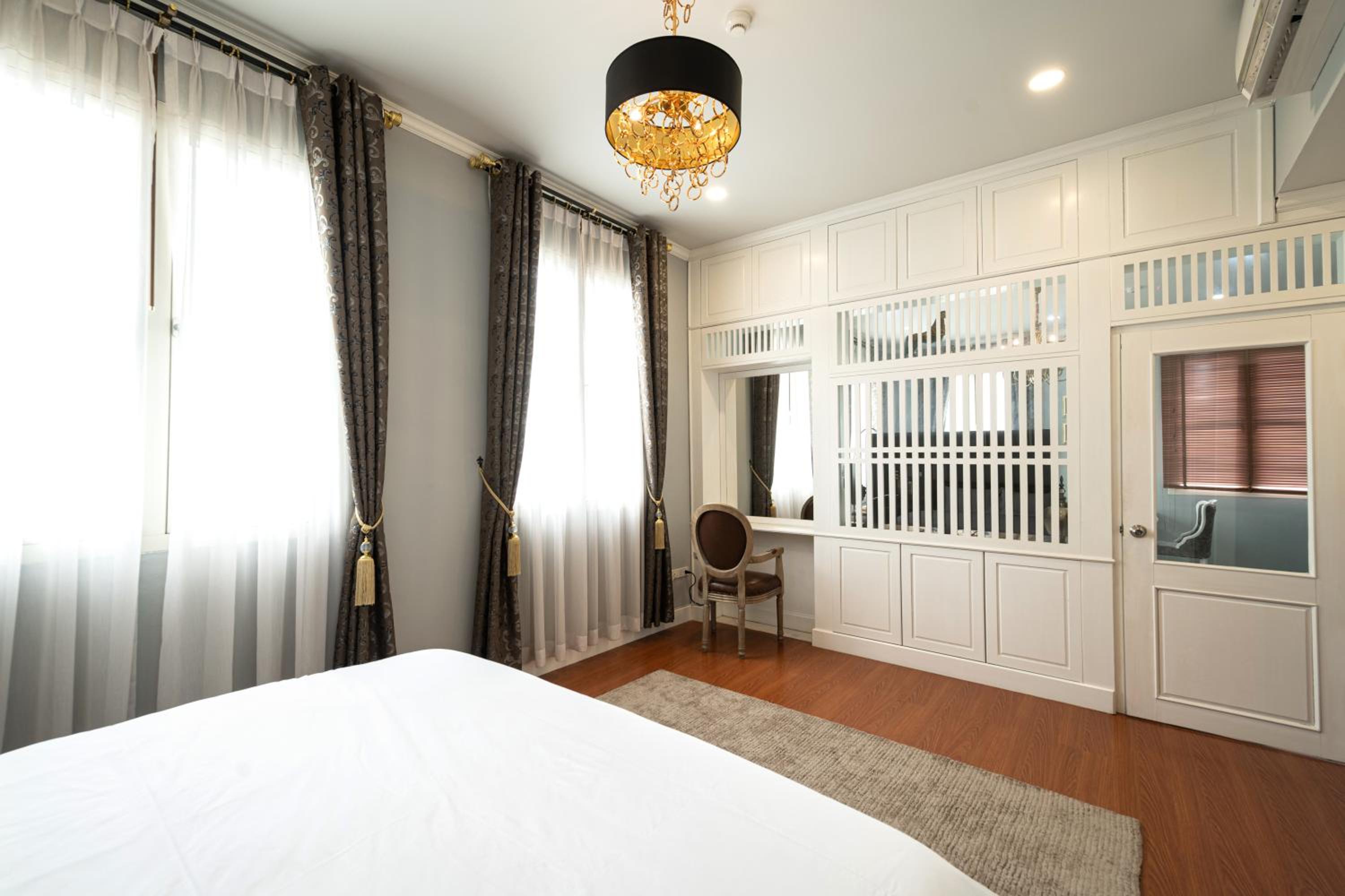 Niraxay Apartment