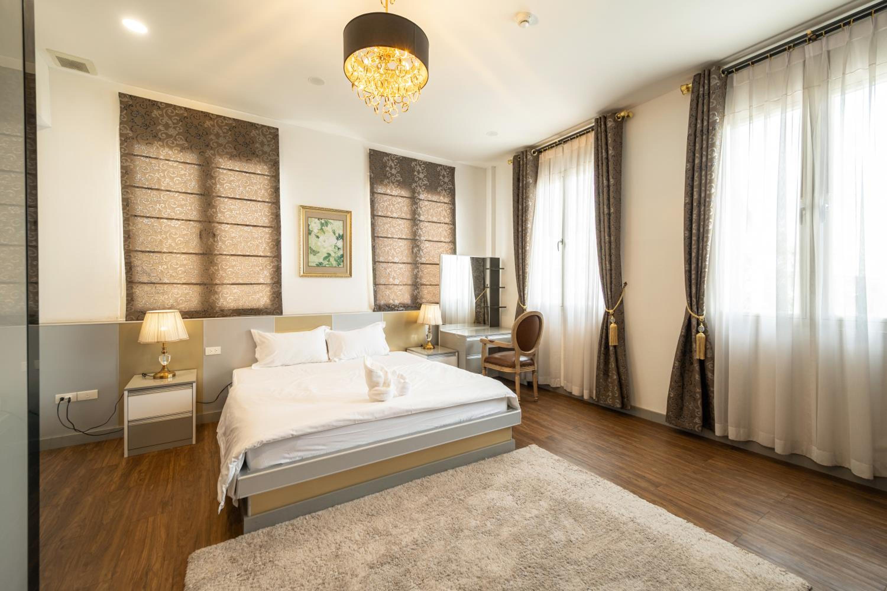 Niraxay Apartment