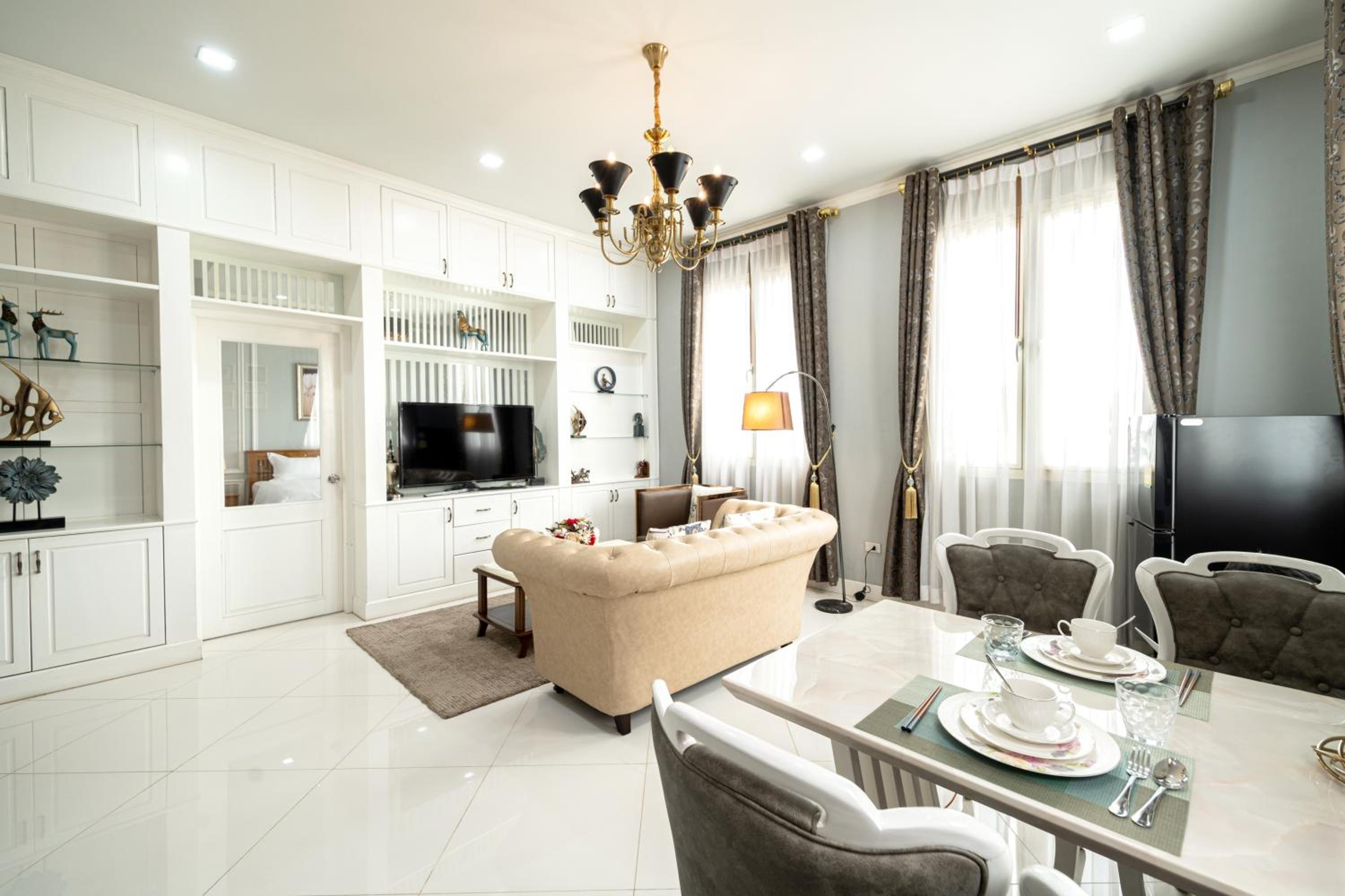 Niraxay Apartment