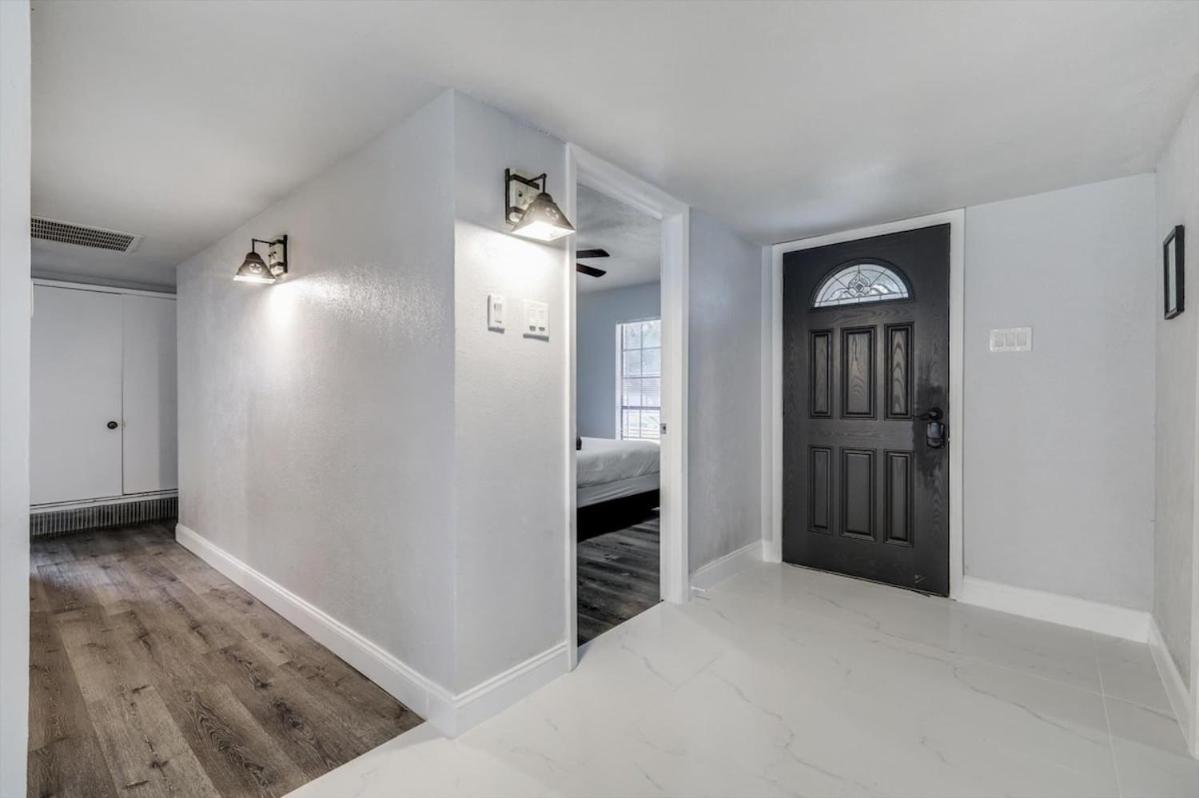 Luxurious 5BR 2BA Holiday Home with Pool, Grill, Sauna & Game Room view 4