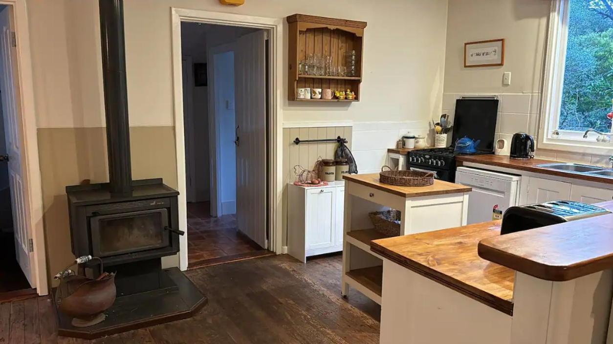 Jarrahdale Pet Friendly Retreat Cottage
