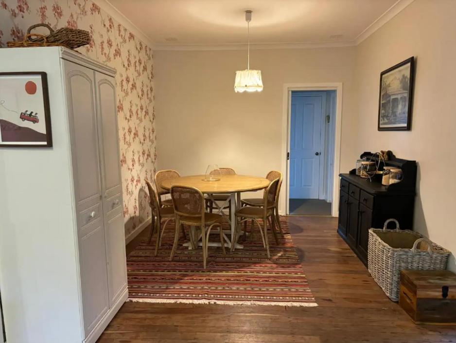 Jarrahdale Pet Friendly Retreat Cottage