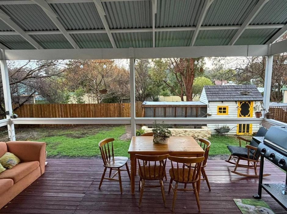 Jarrahdale Pet Friendly Retreat Cottage