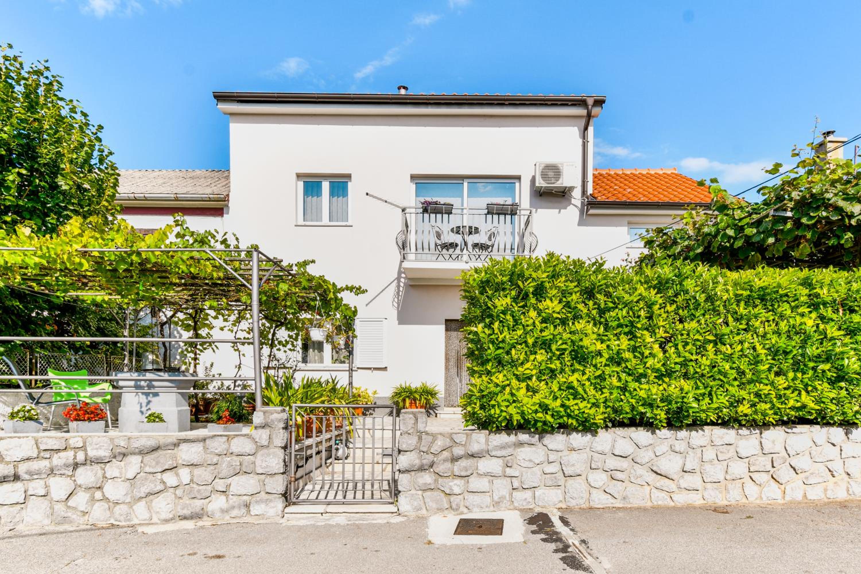 Apartman Lavanda sa bazenom i okućnicom 4* view 4