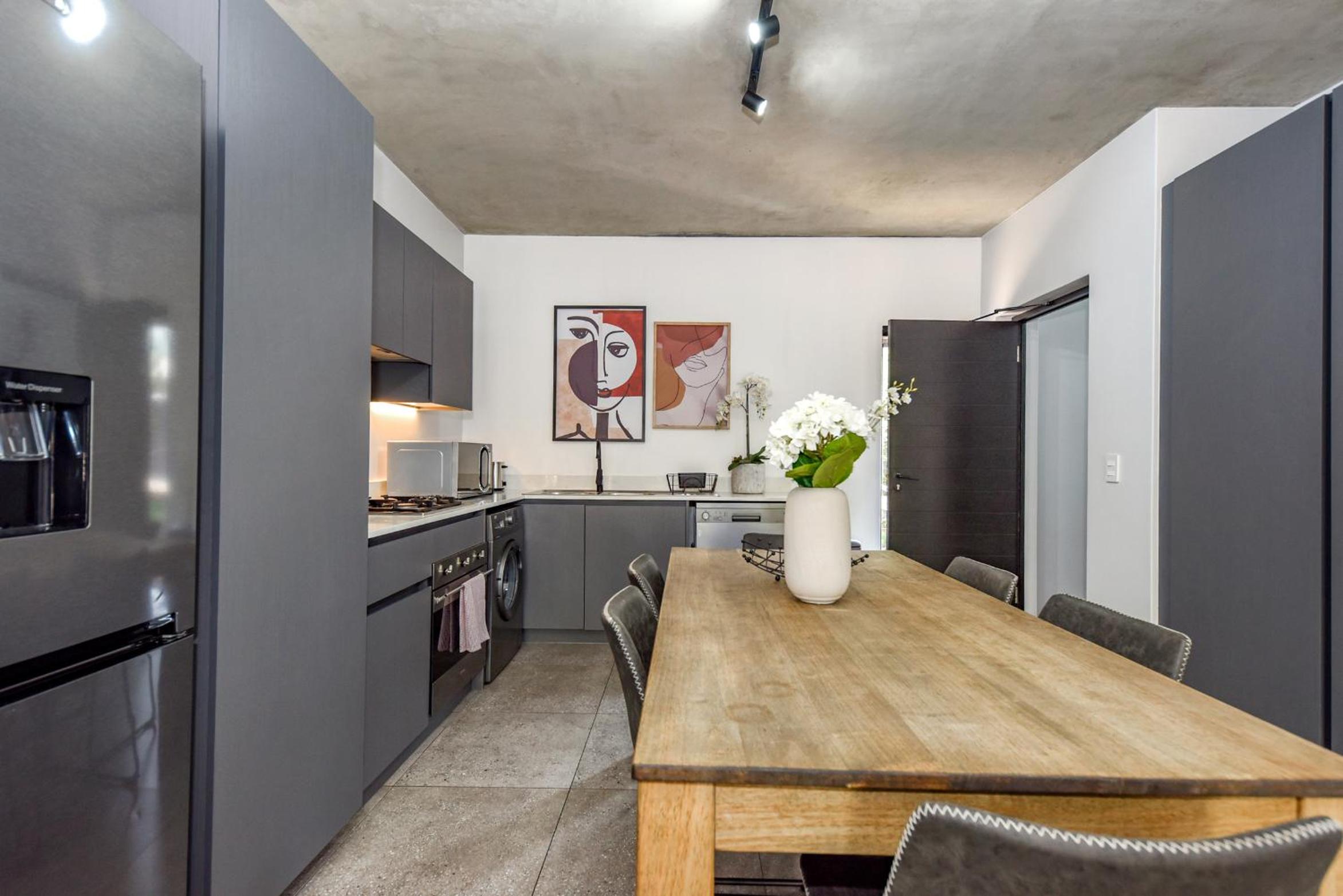 Cozy Hyde Park House Apartments