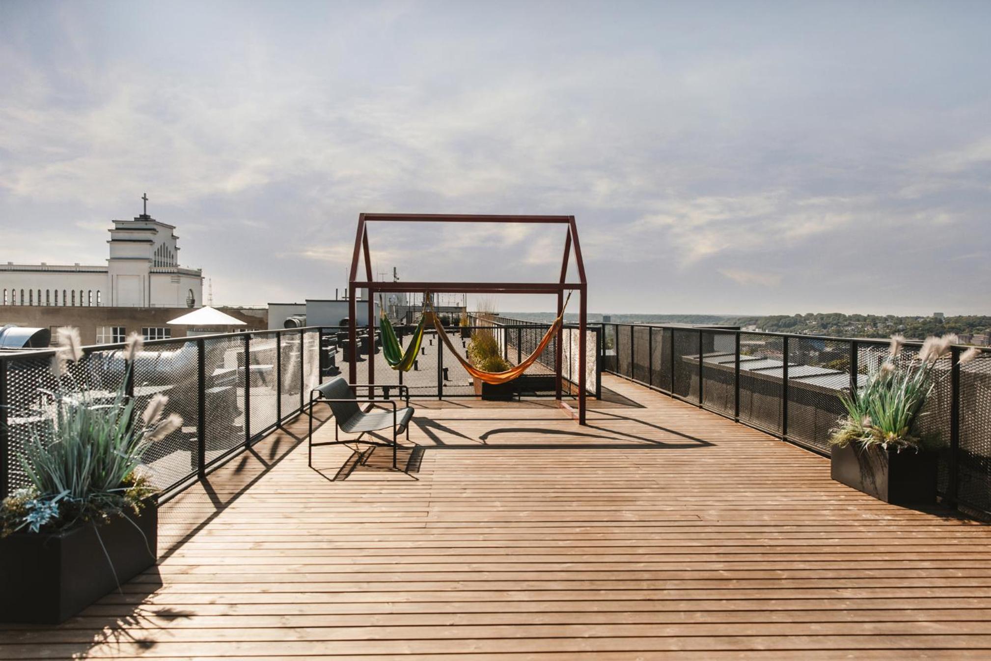 Stylish Loft with an Amazing Roof Top Terrace by URBAN RENT view 3