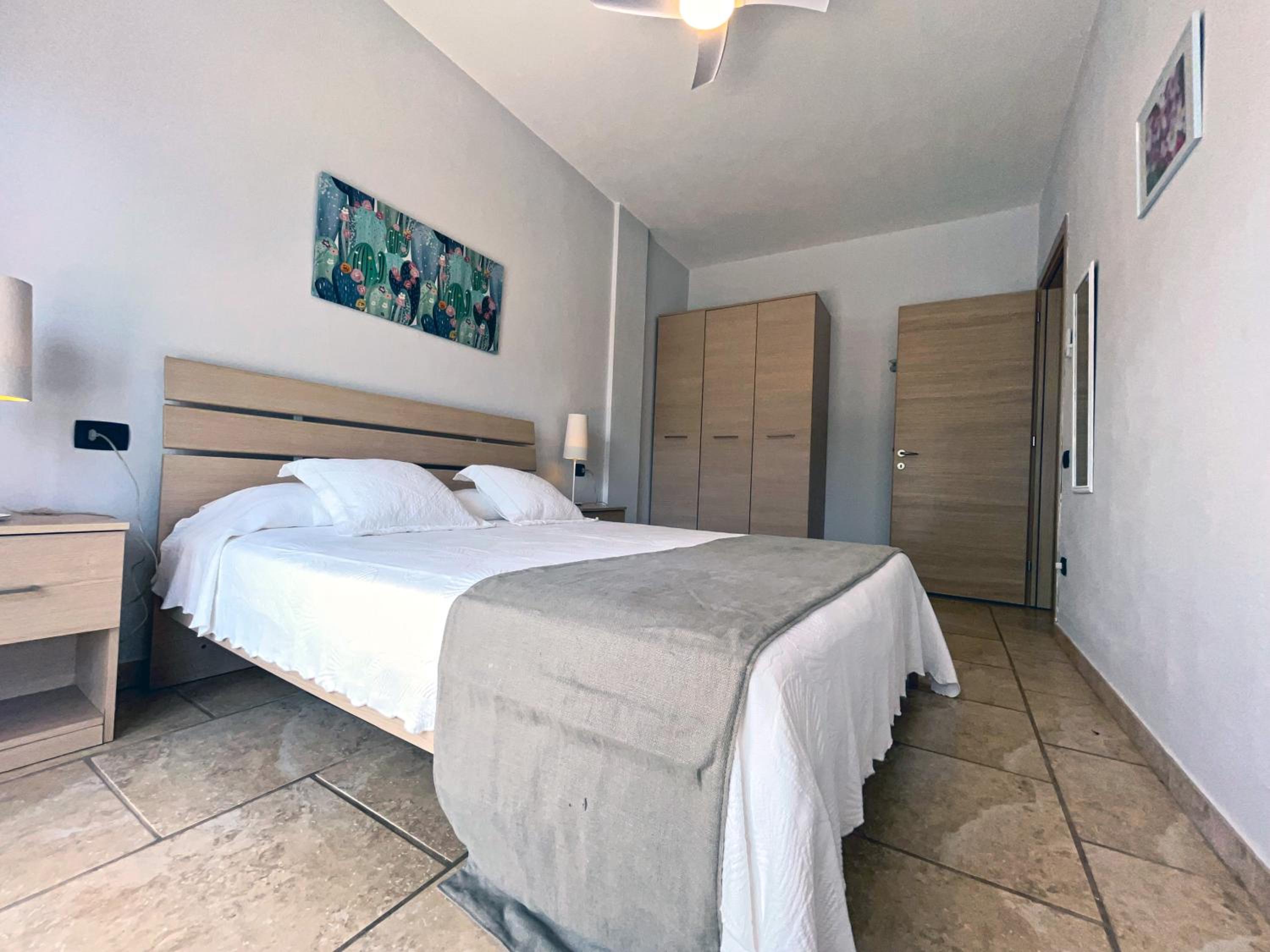 A15A Nice, bright, close to the beach and to the centre