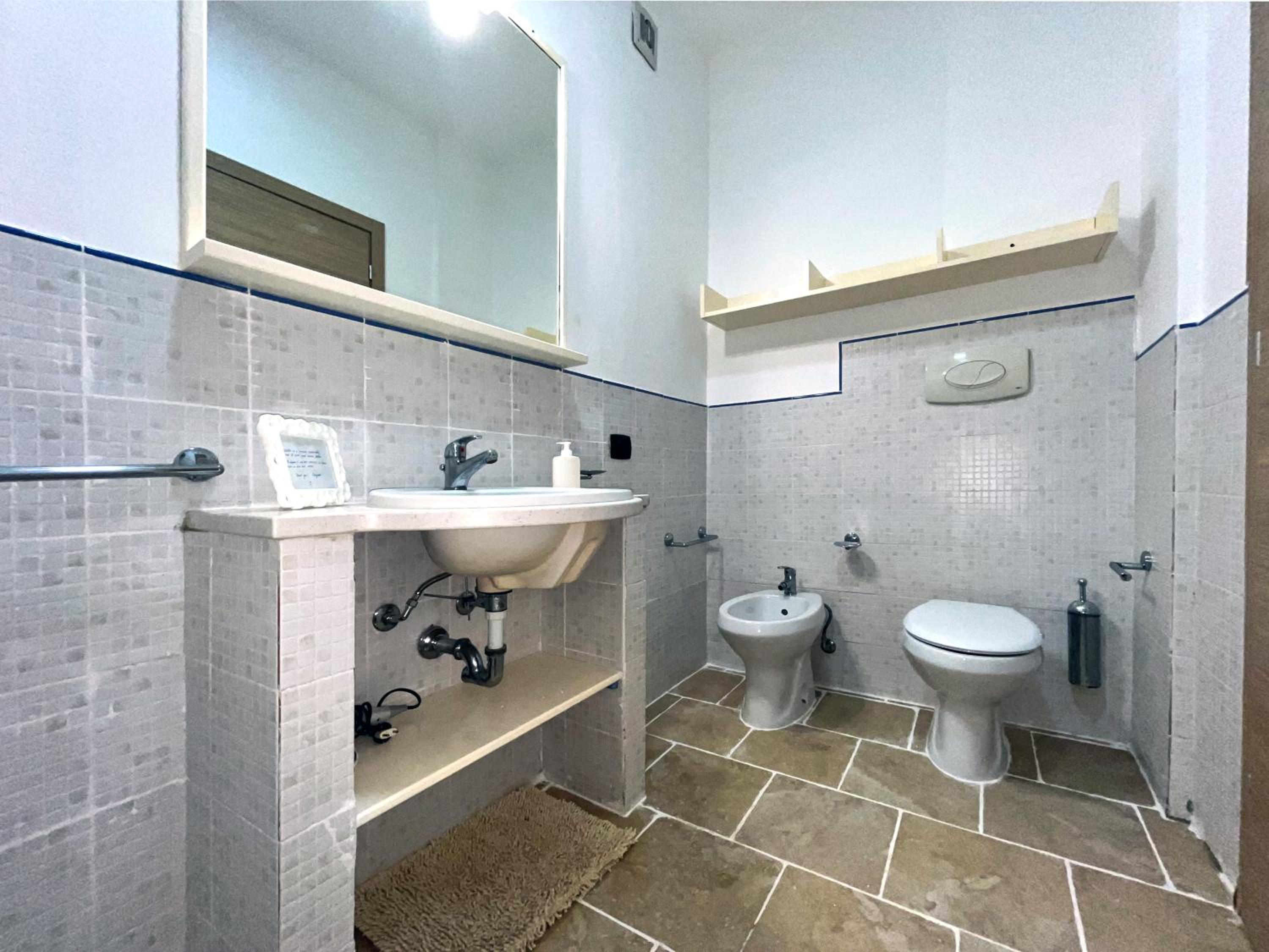 A15A Nice, bright, close to the beach and to the centre