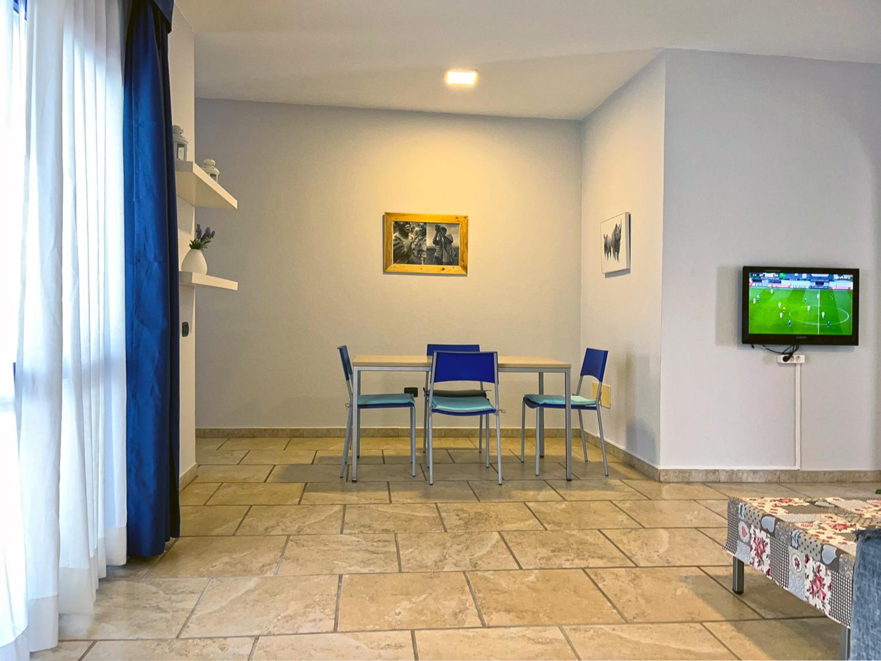 A15A Nice, bright, close to the beach and to the centre