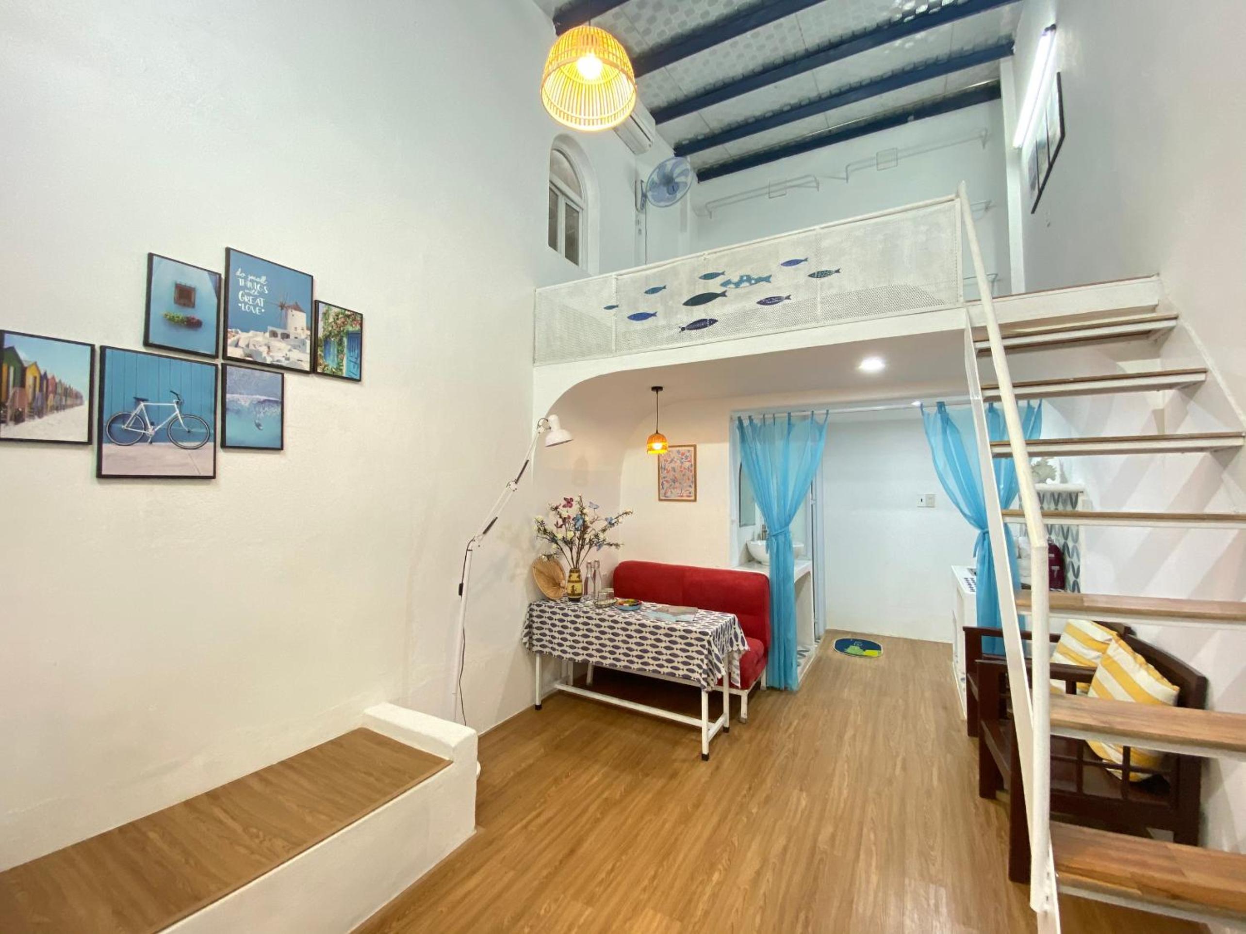 Family House with Garden view 5