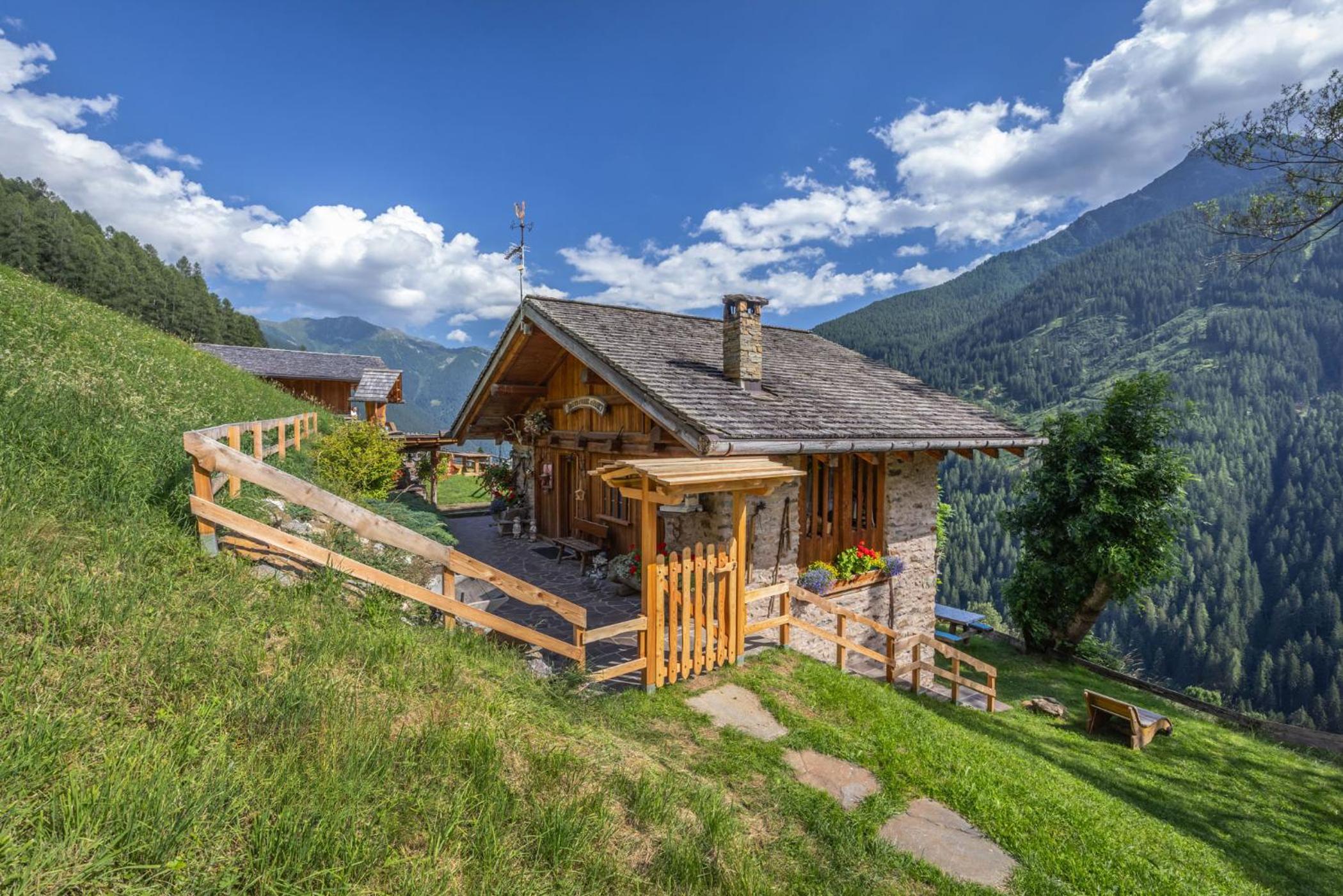 Baita Mas Sternai nel Parco Nazionale dello Stelvio view 3