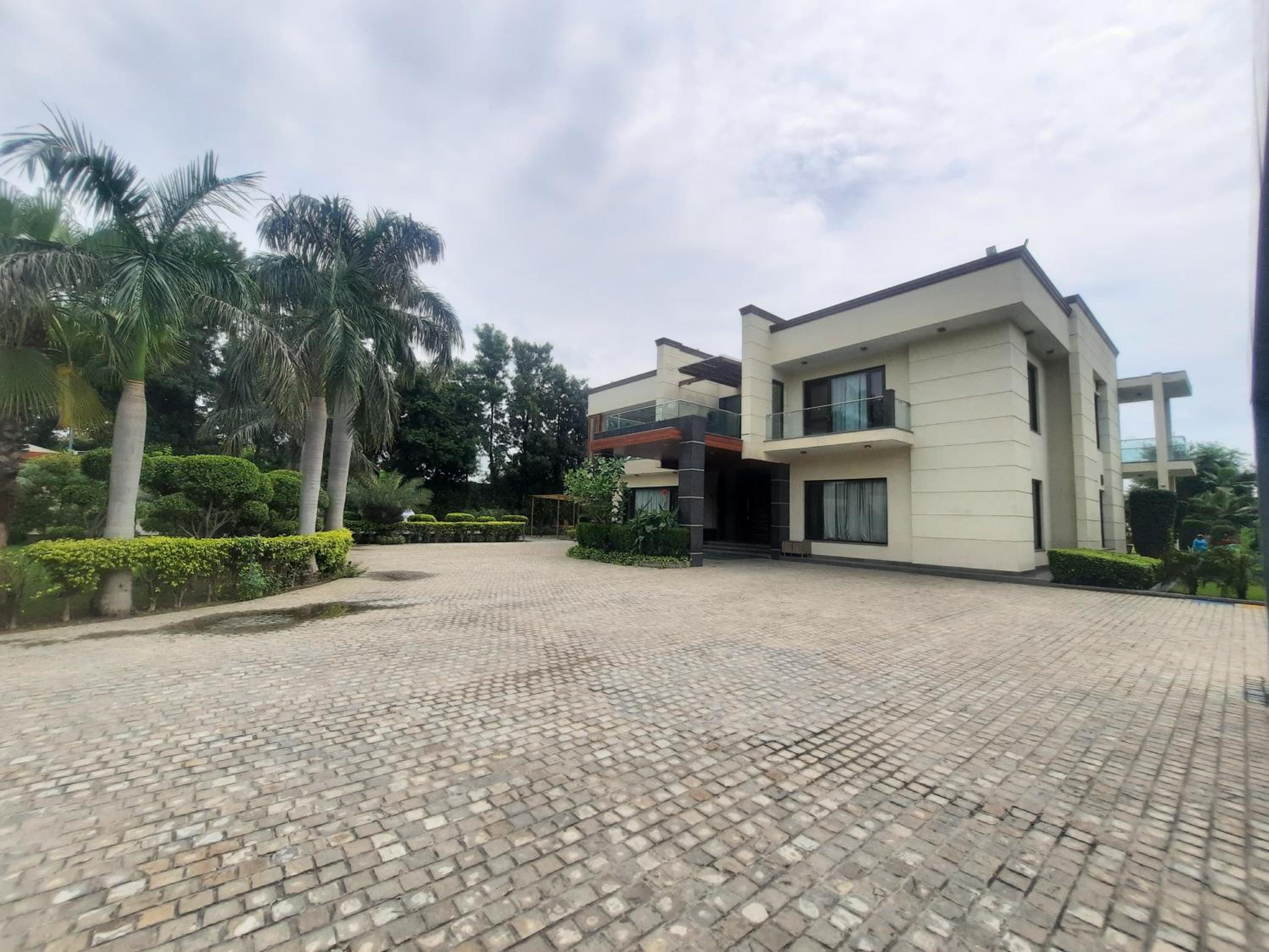 Bliss Farmstay in Chattarpur By Especial Rentals view 3