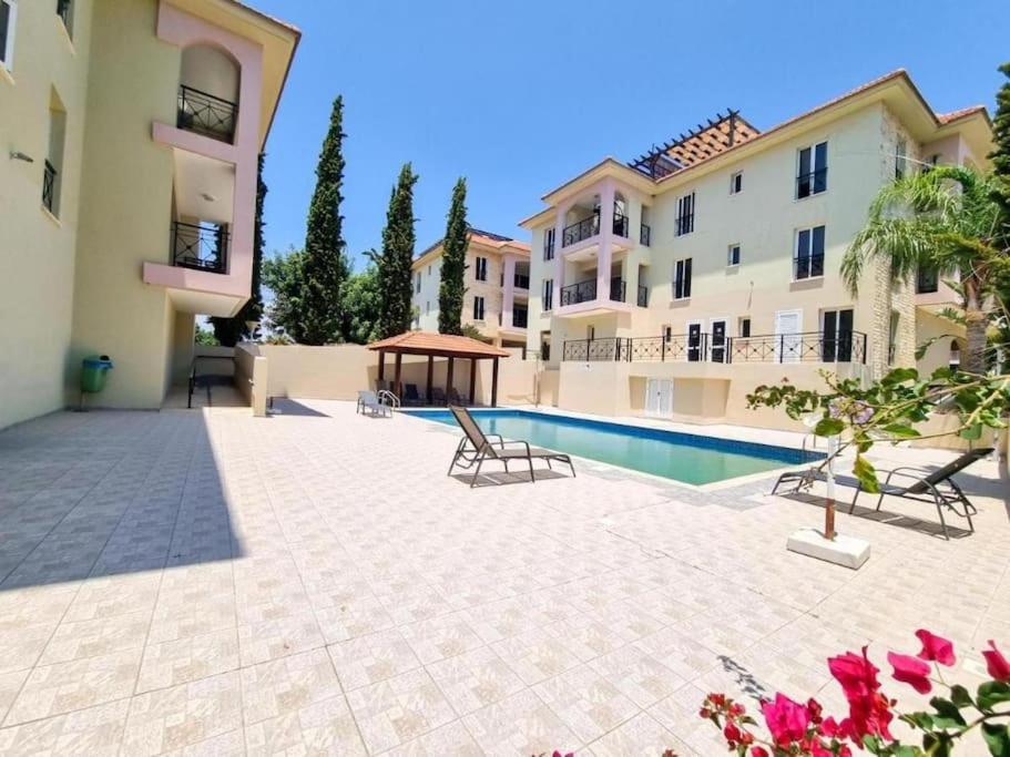2Bedroom Apt with Communal Pool