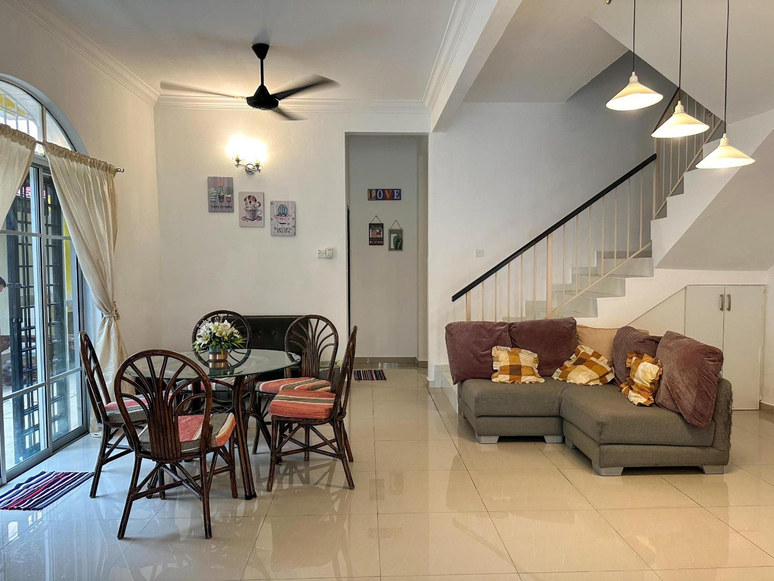 Semi-D House With Pool Seremban 2 by Maison photo 6
