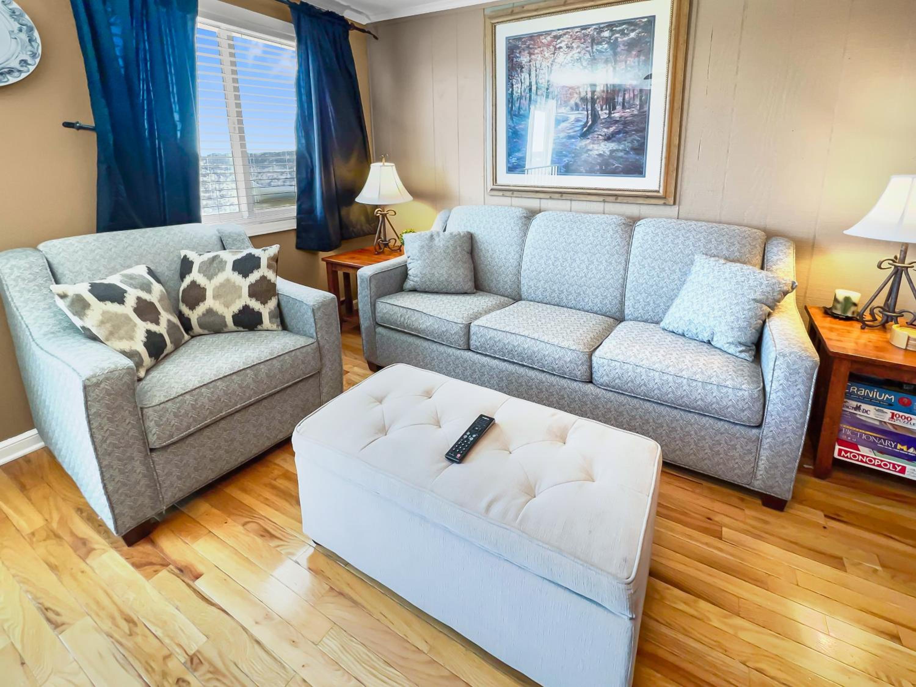 ML352 Stylish Classy Mountain Views EZ Parking WiFi view 2