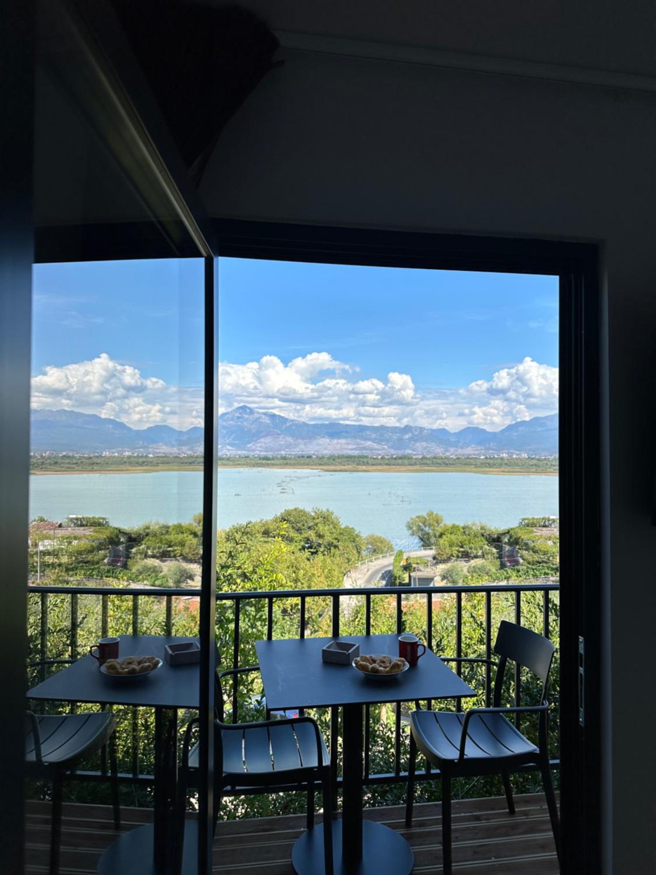 Lake Escape Villa Shirokë