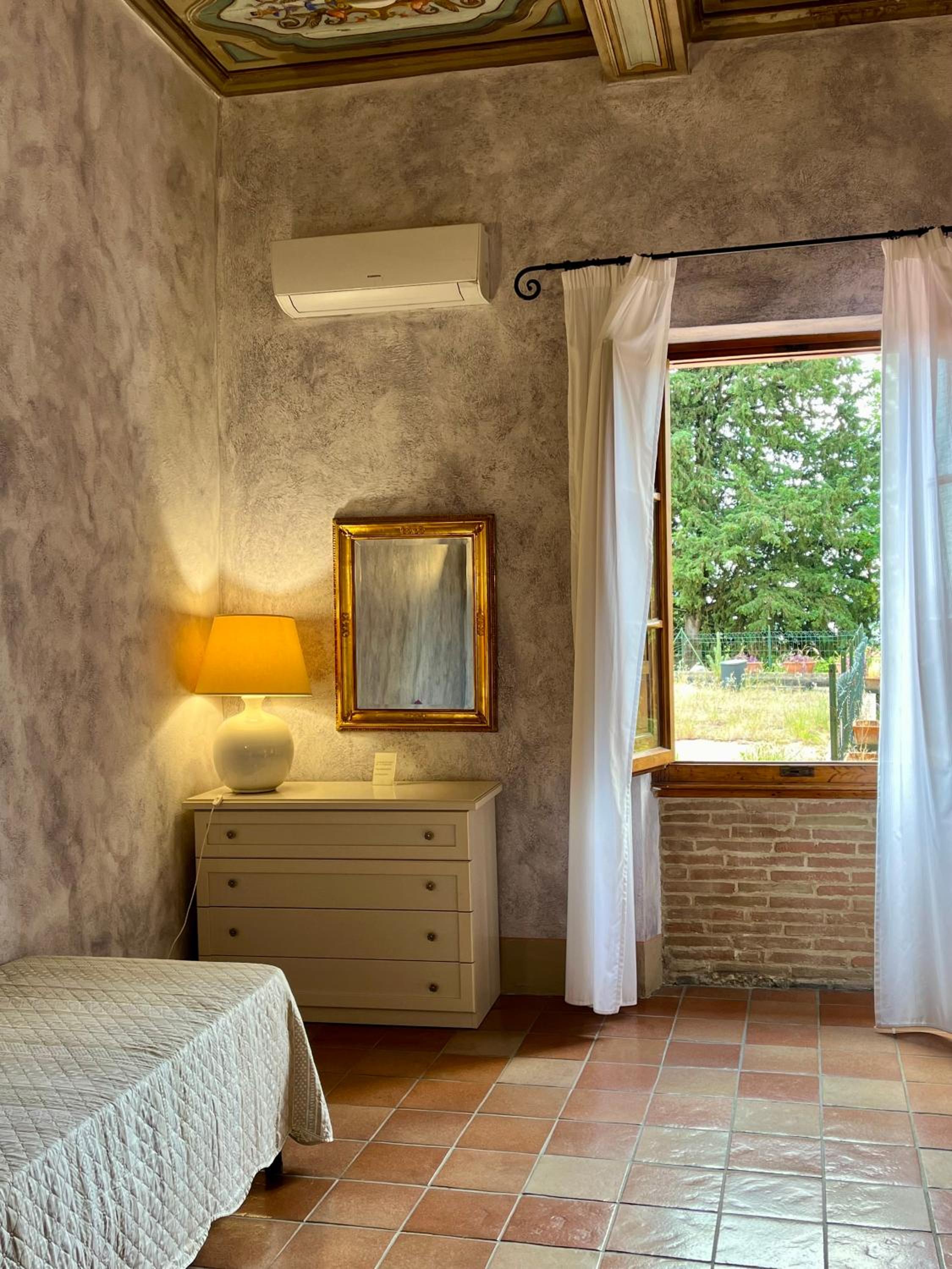 Le Ginestre en San Gimignano — hotel room