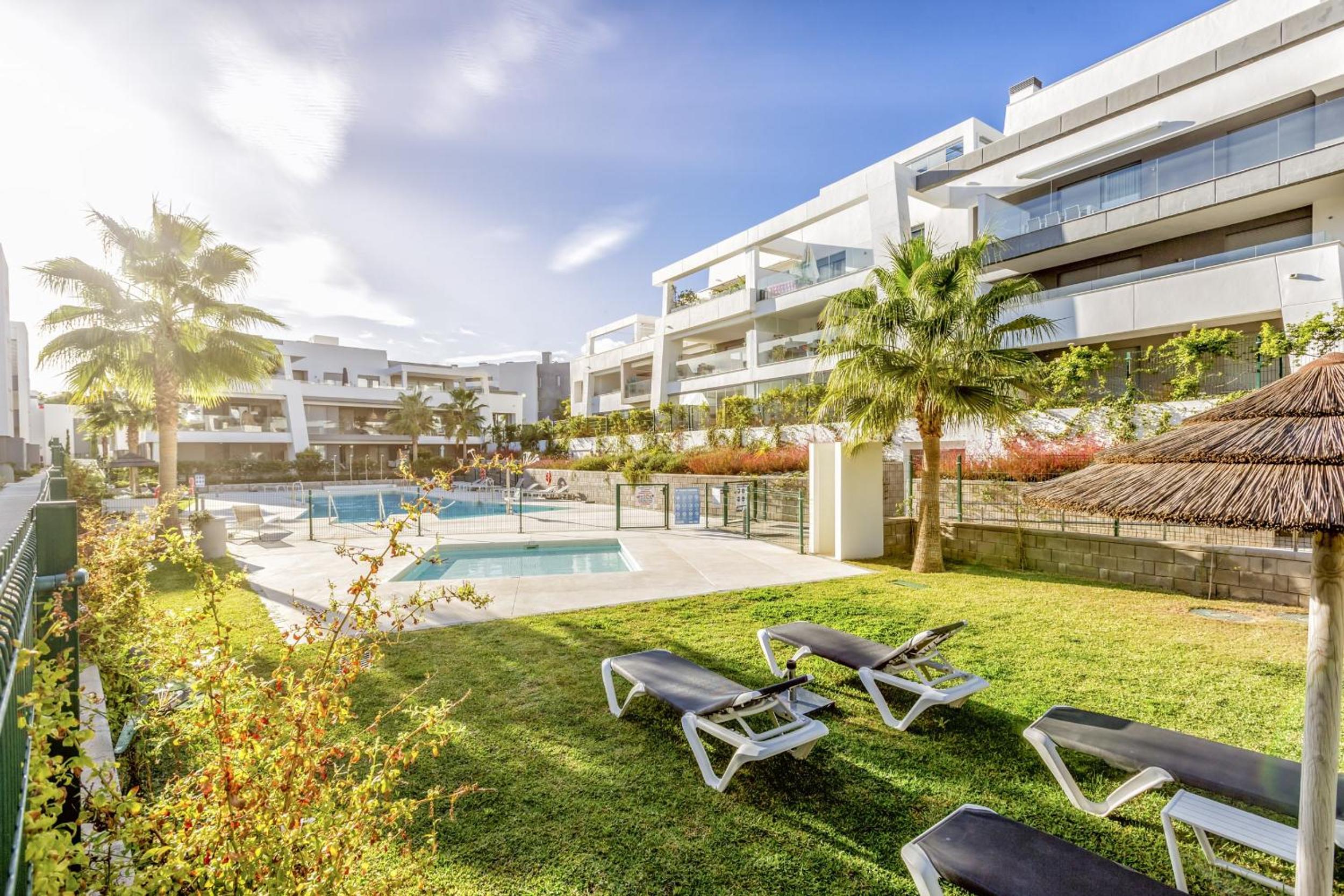 ViVi Homes - Sol Garden Pool, Terrace & Golf