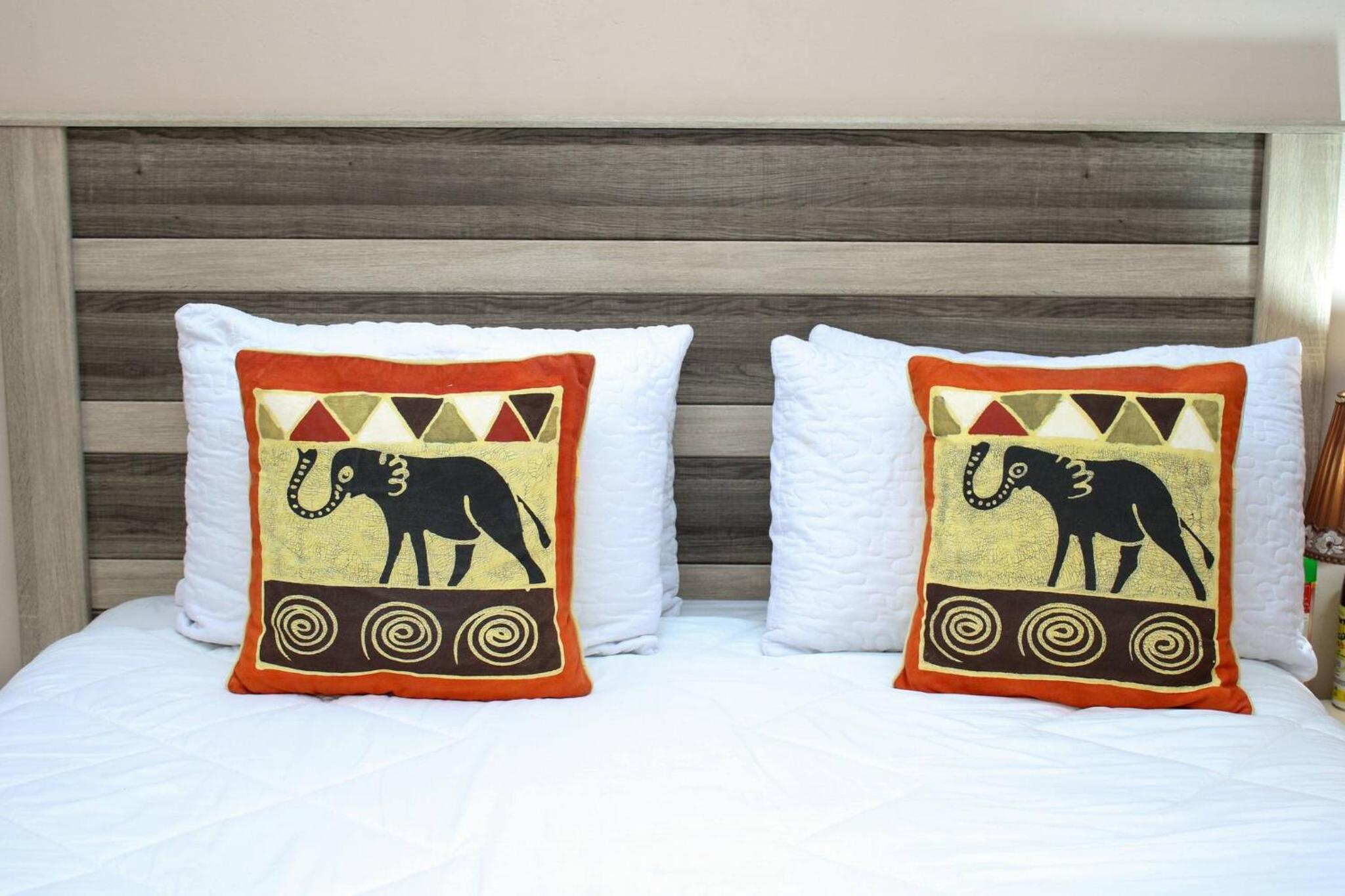 Lulu Guest Lodge, Low-Density Suburbs, Victoria Falls view 4