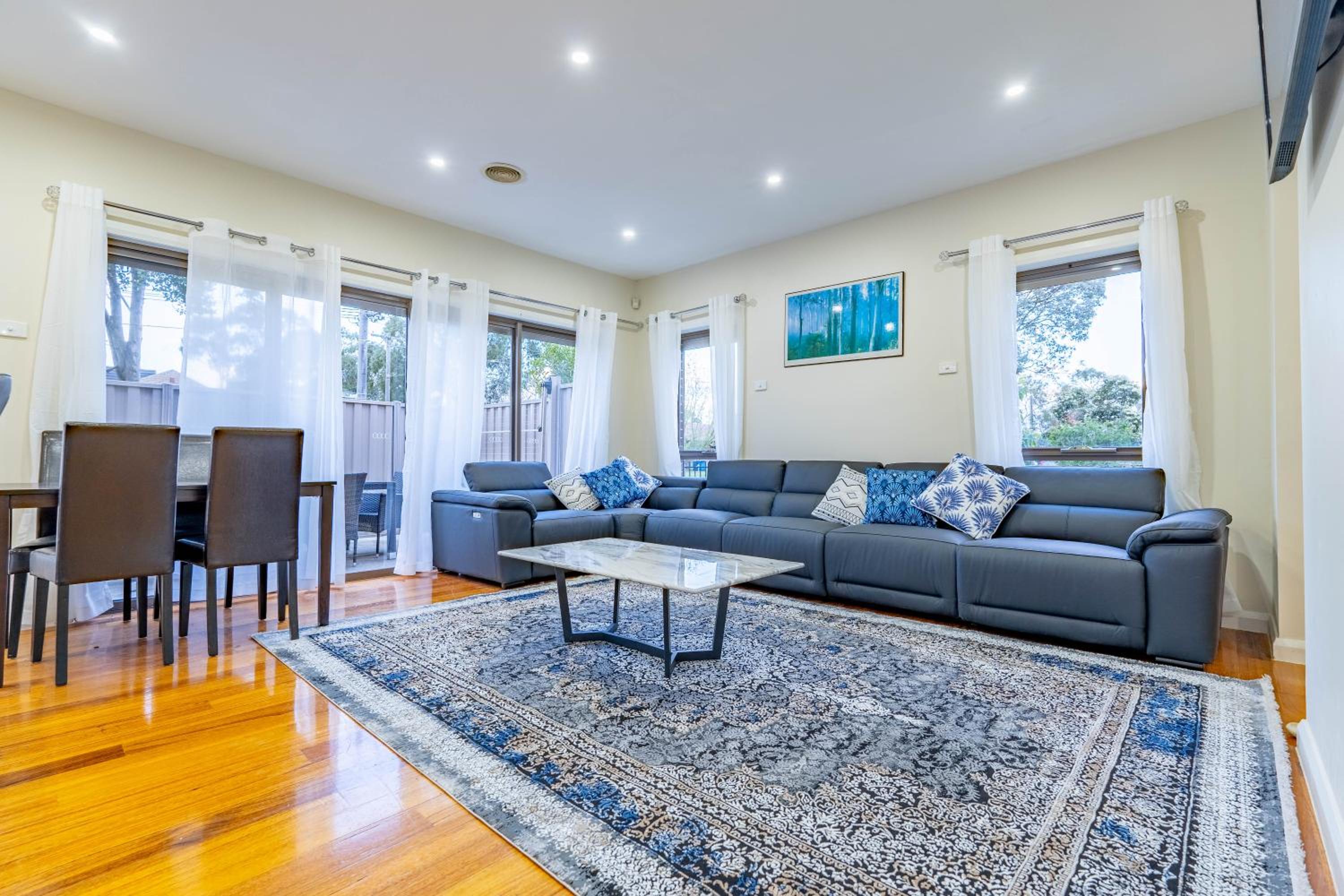 Hidden Gem - 3 bedroom townhouse in Heidelberg West