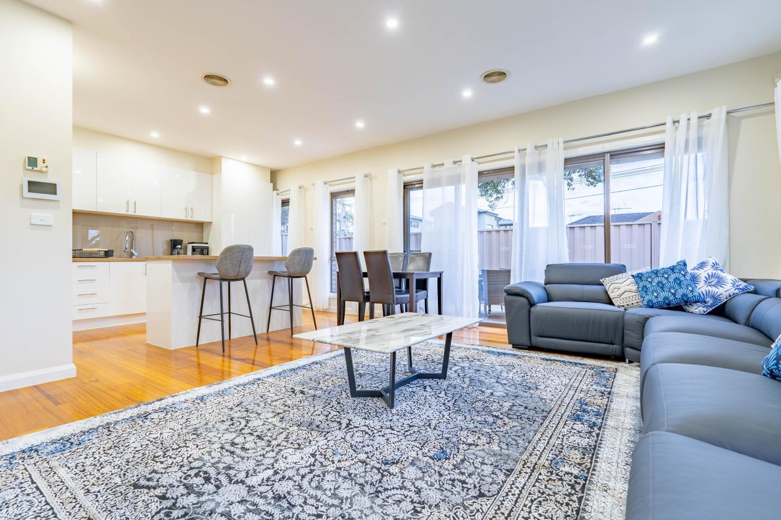 Hidden Gem - 3 bedroom townhouse in Heidelberg West
