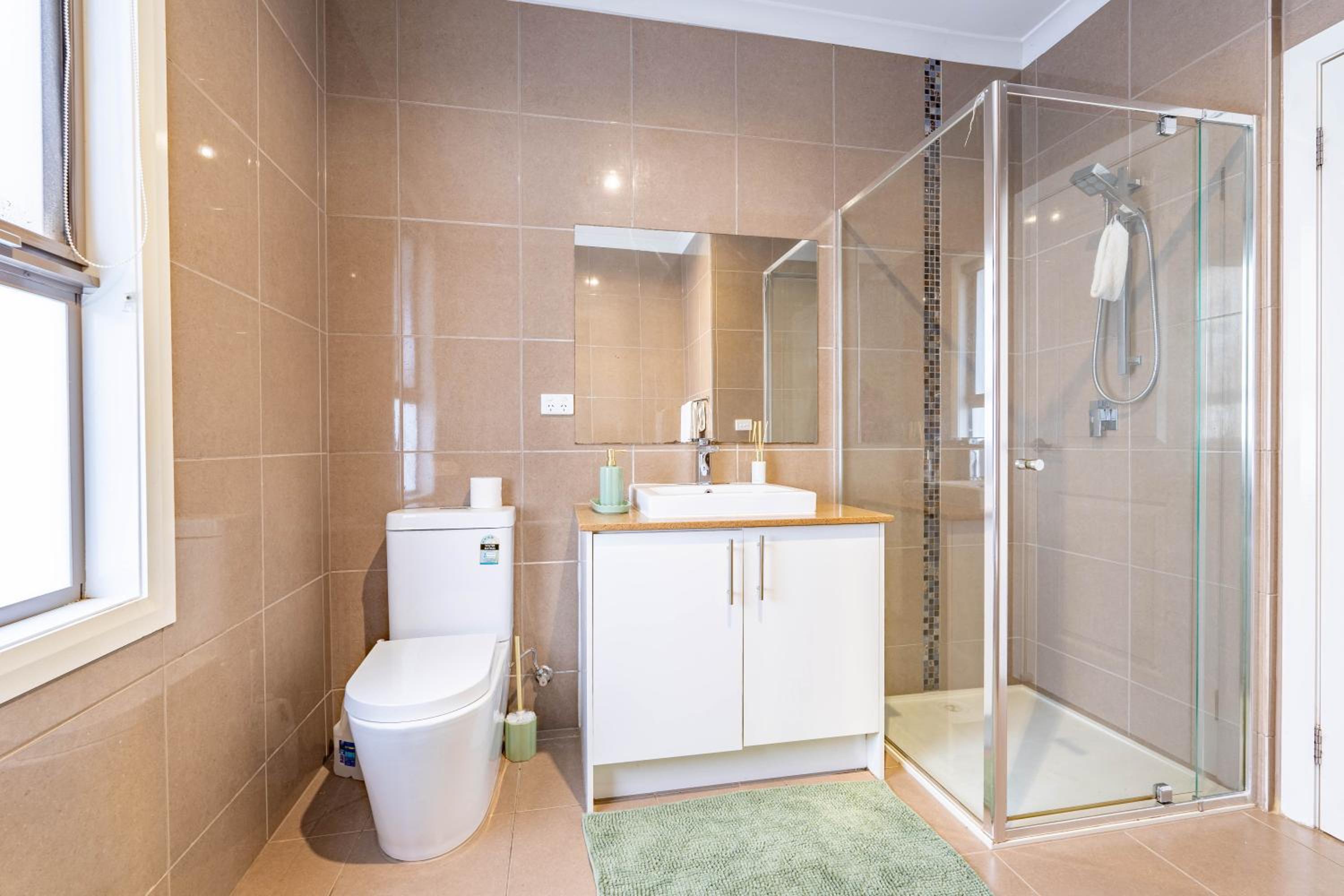 Hidden Gem - 3 bedroom townhouse in Heidelberg West