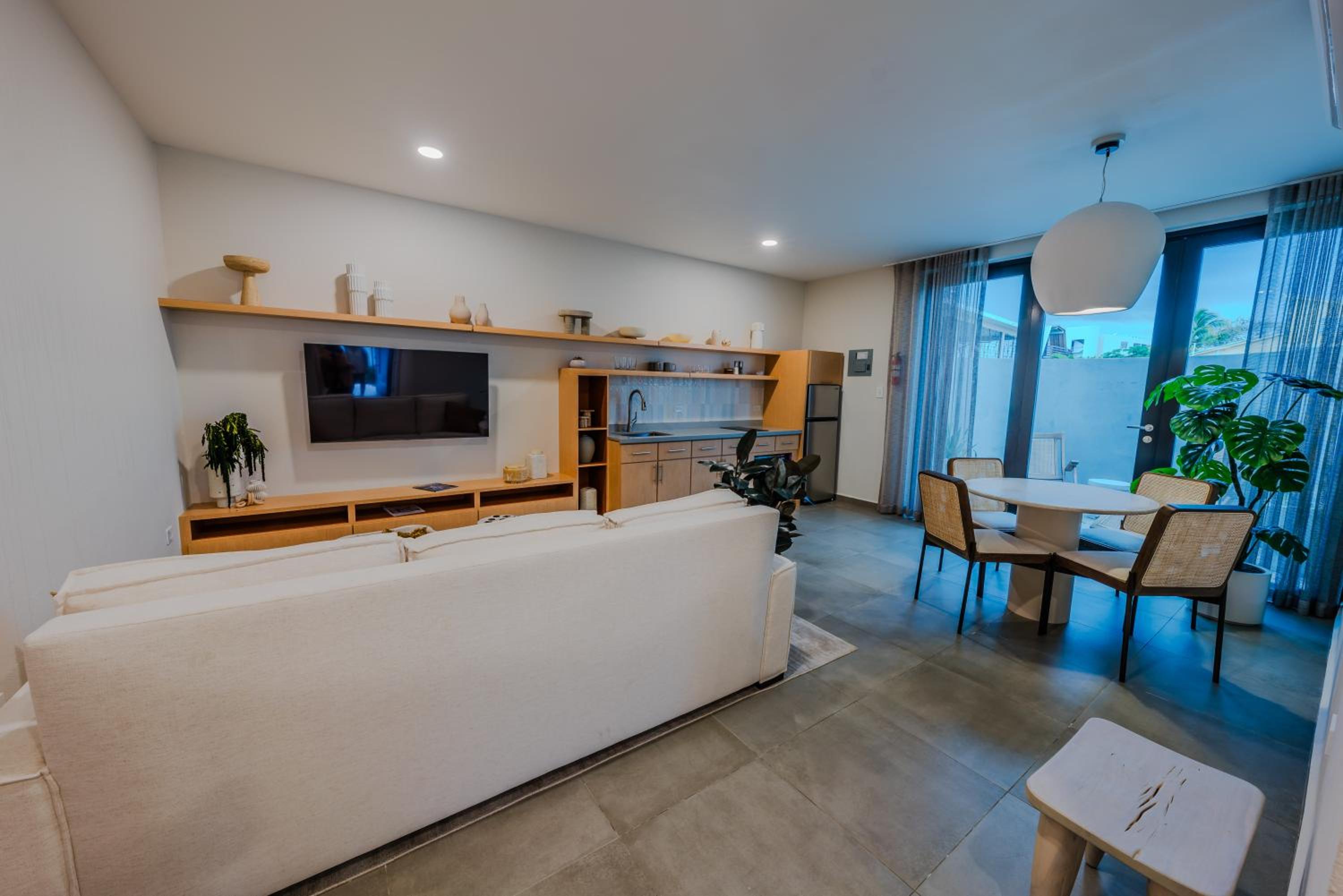 Casa Loba Luxe Unit 2 with private pool and garden