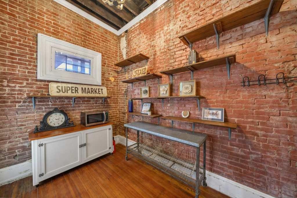 Stylish Home Close to Derby & Bourbon Trail Fun view 4