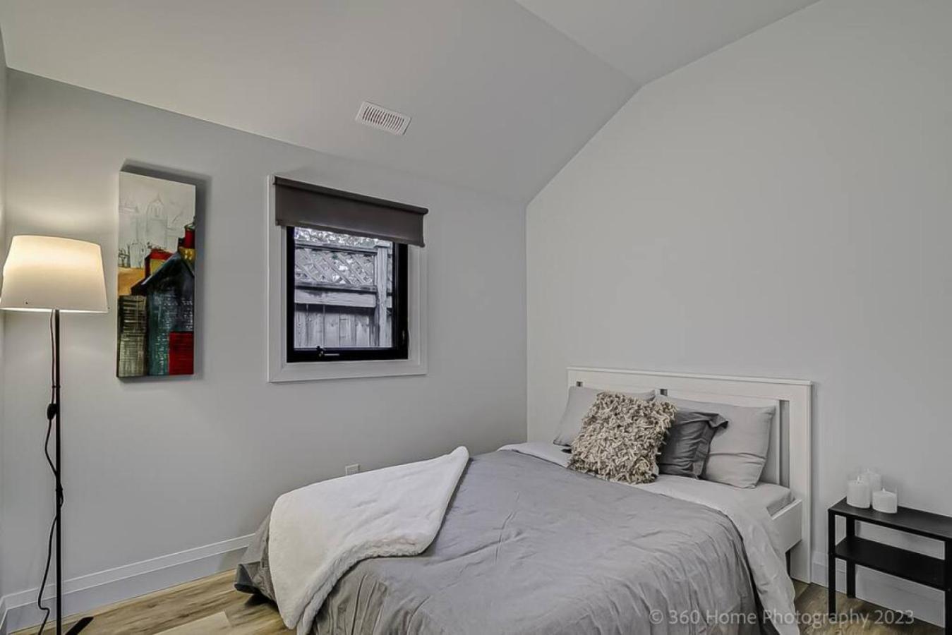 Viva La Vida - Lakeside Retreat by Instant Suites