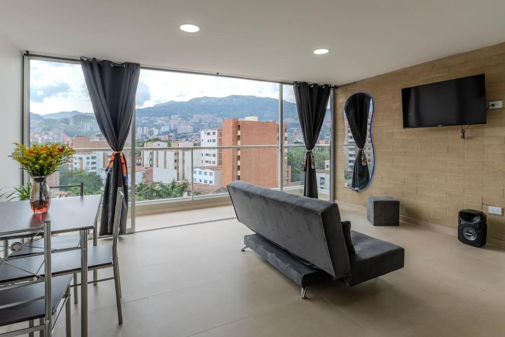 Balcón en Laureles, AC, Piscina, Estacionamiento 601