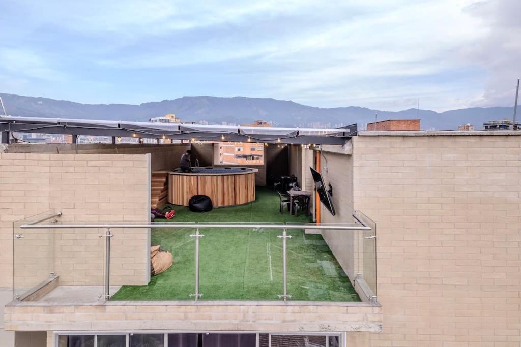 Balcón en Laureles, AC, Piscina, Estacionamiento 601