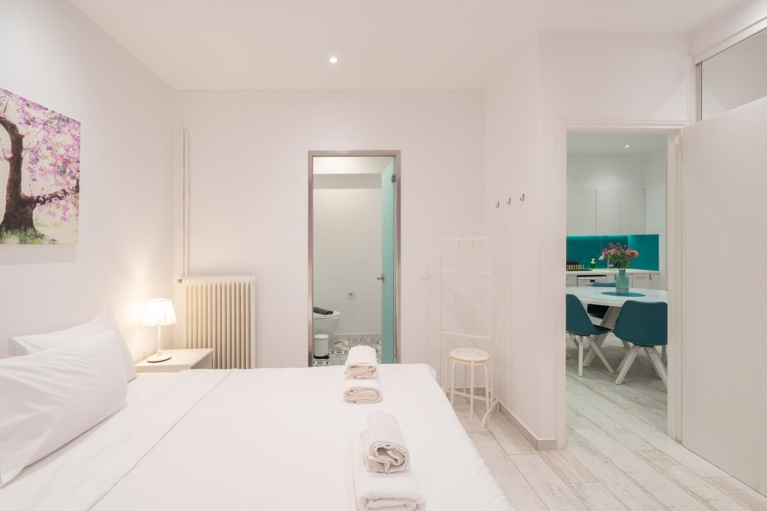 Peaceful Urban Oasis Apt in Athens