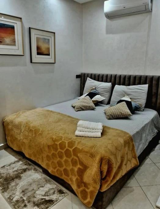 Cozy studio in Marrakech district view 5