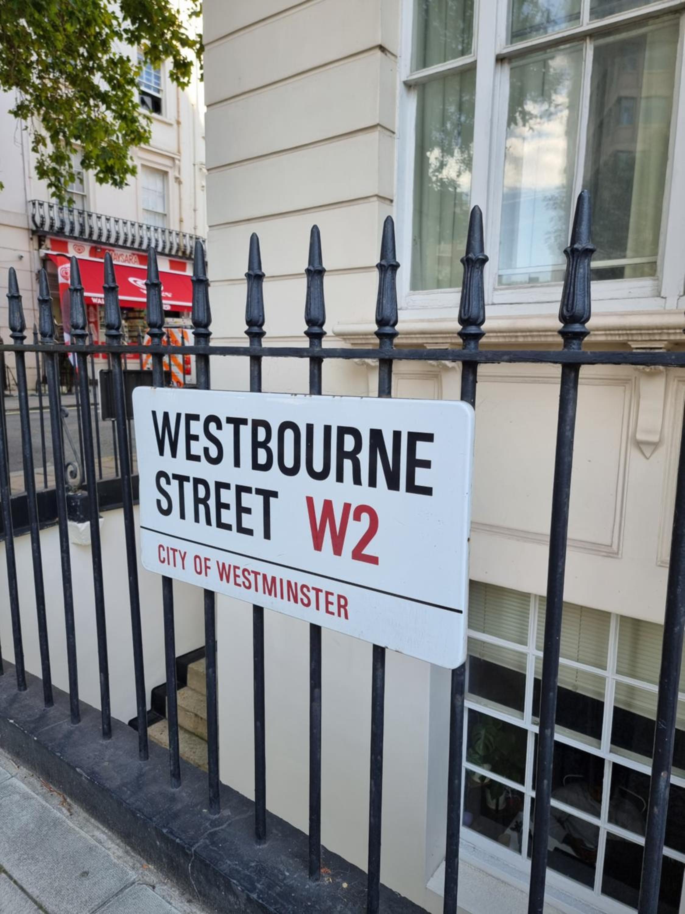 Budget Spacious Flat Fits 5 people in W2