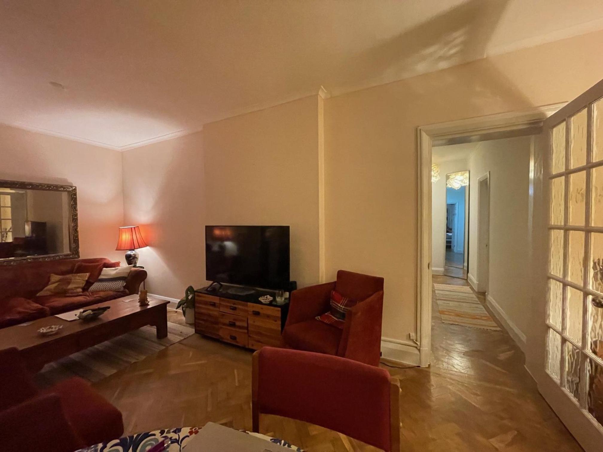 Large Double Bedroom 10 minutes to Central London