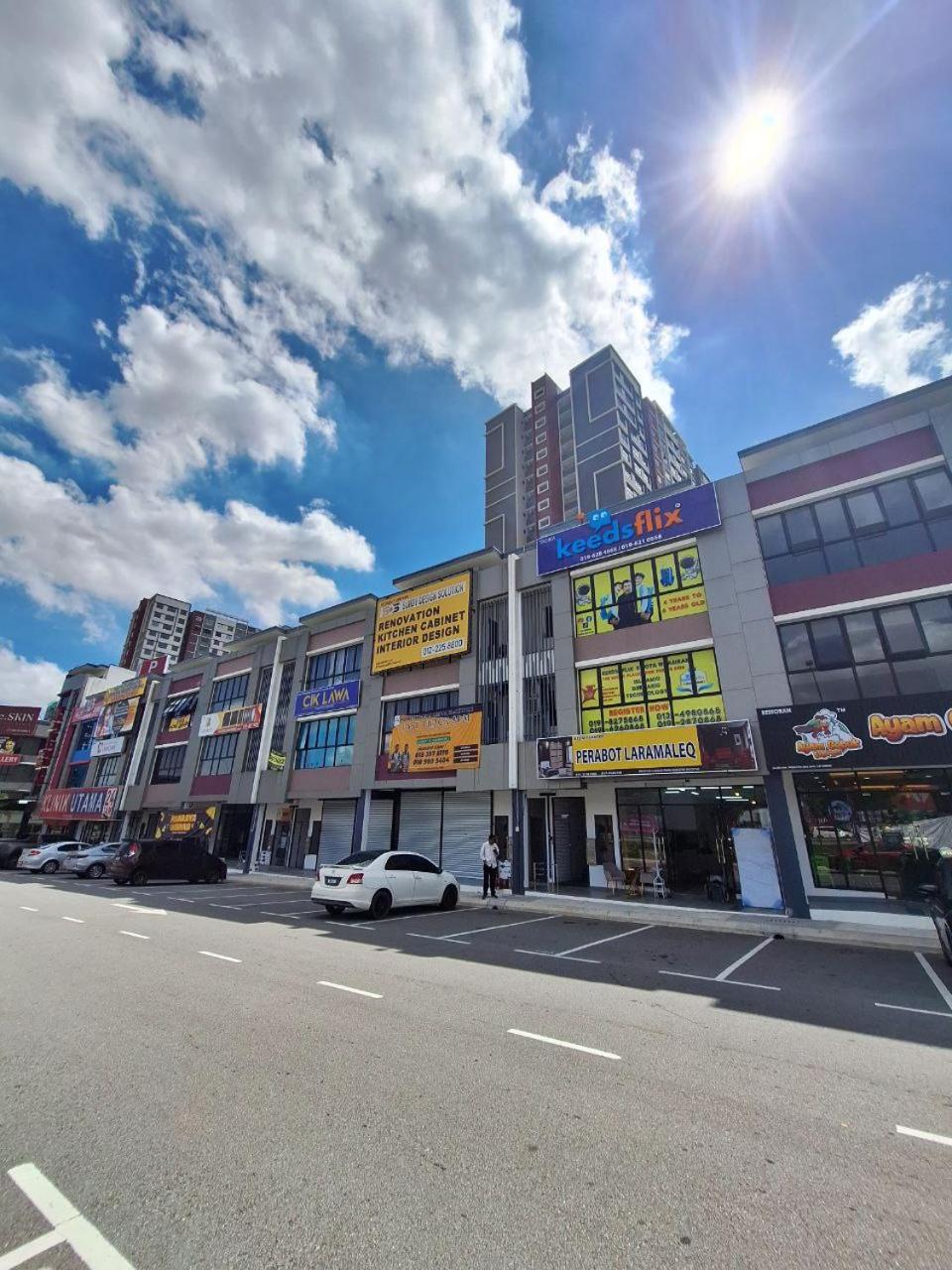 AR Homestay near KLIA Airport 3BR Fully Aircond view 3