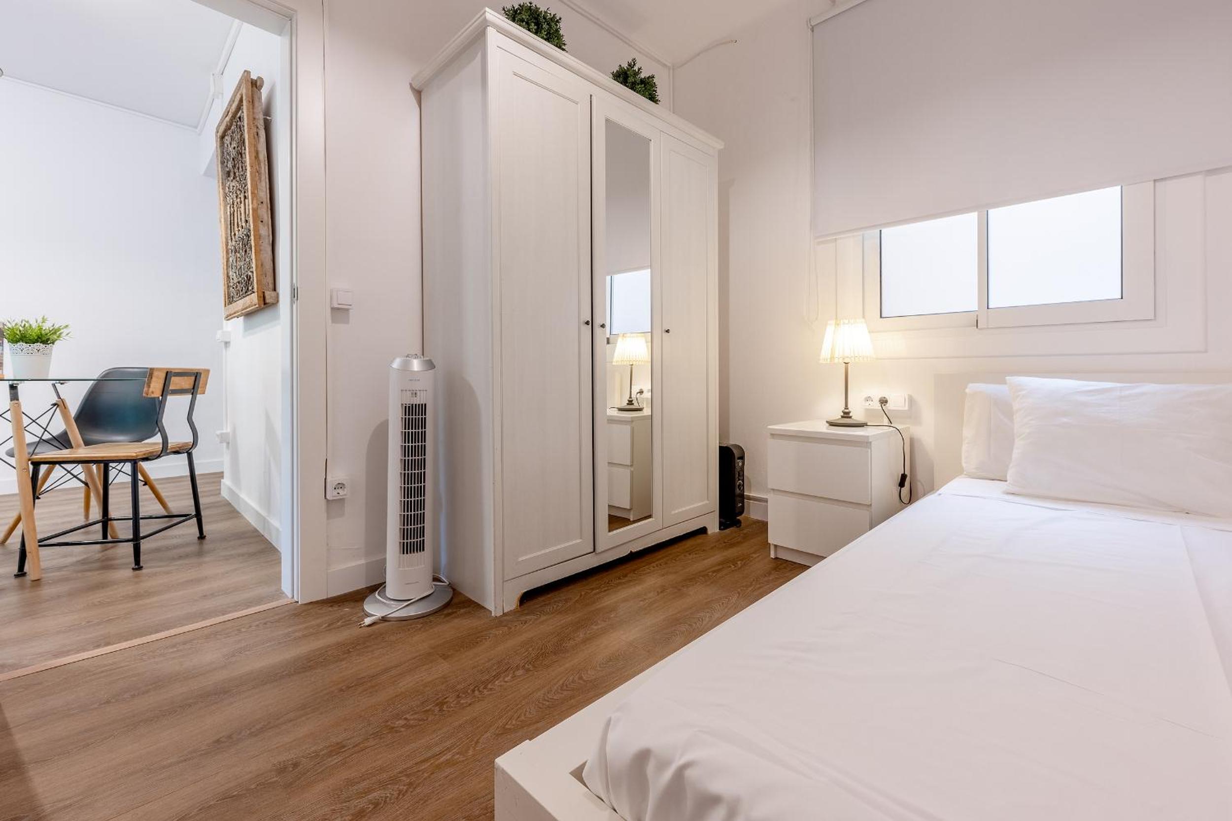 The White Flats Les Corts