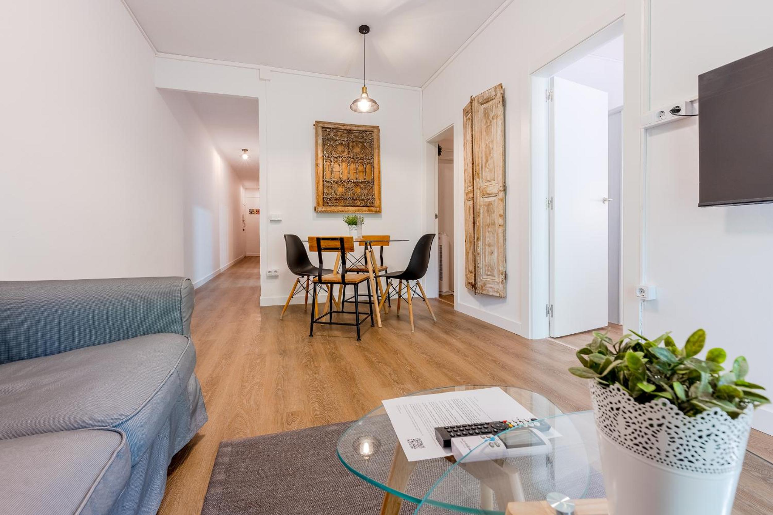 The White Flats Les Corts